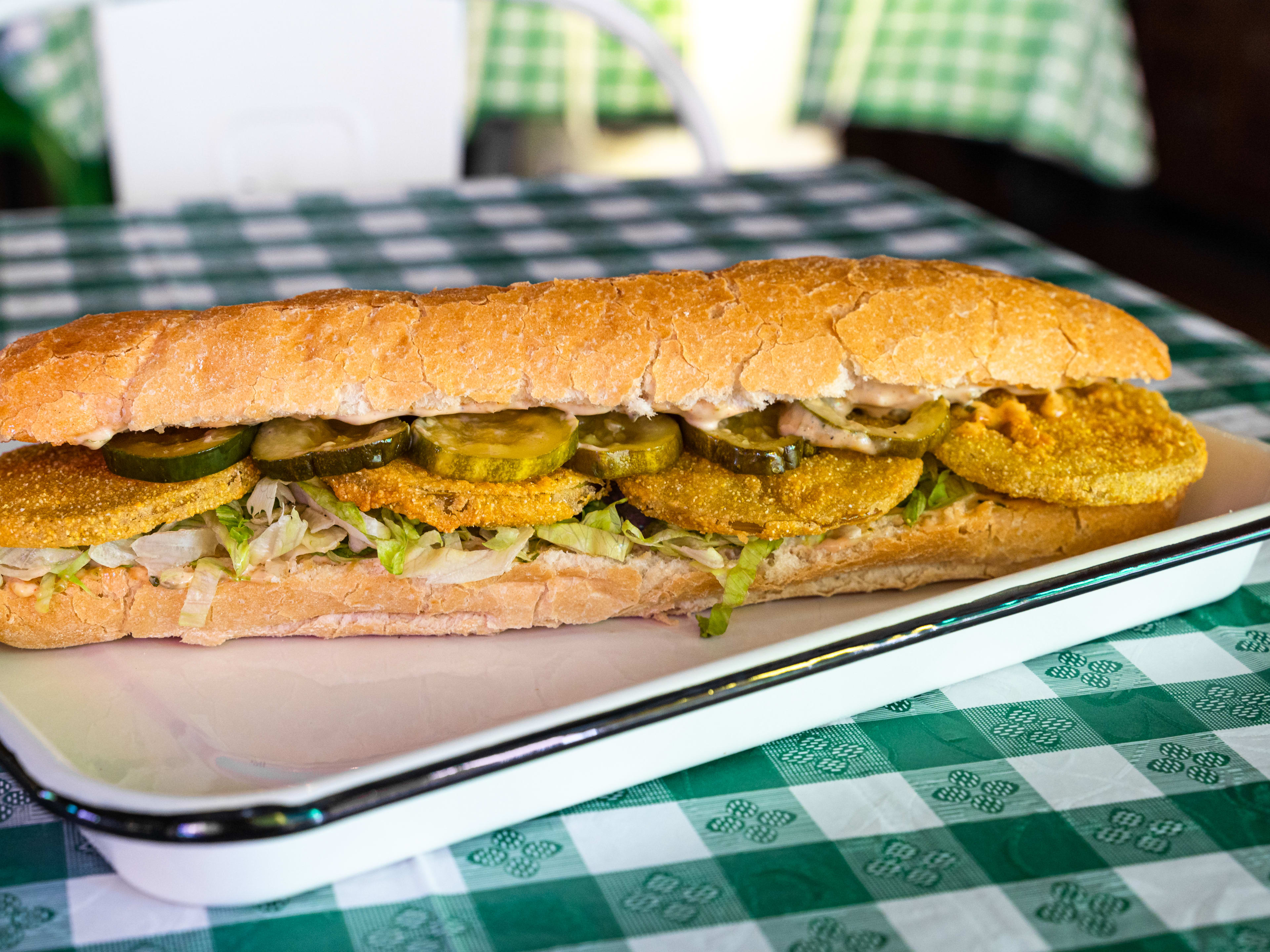 Daisy's Po'Boy And Tavern Review Hyde Park Chicago The Infatuation