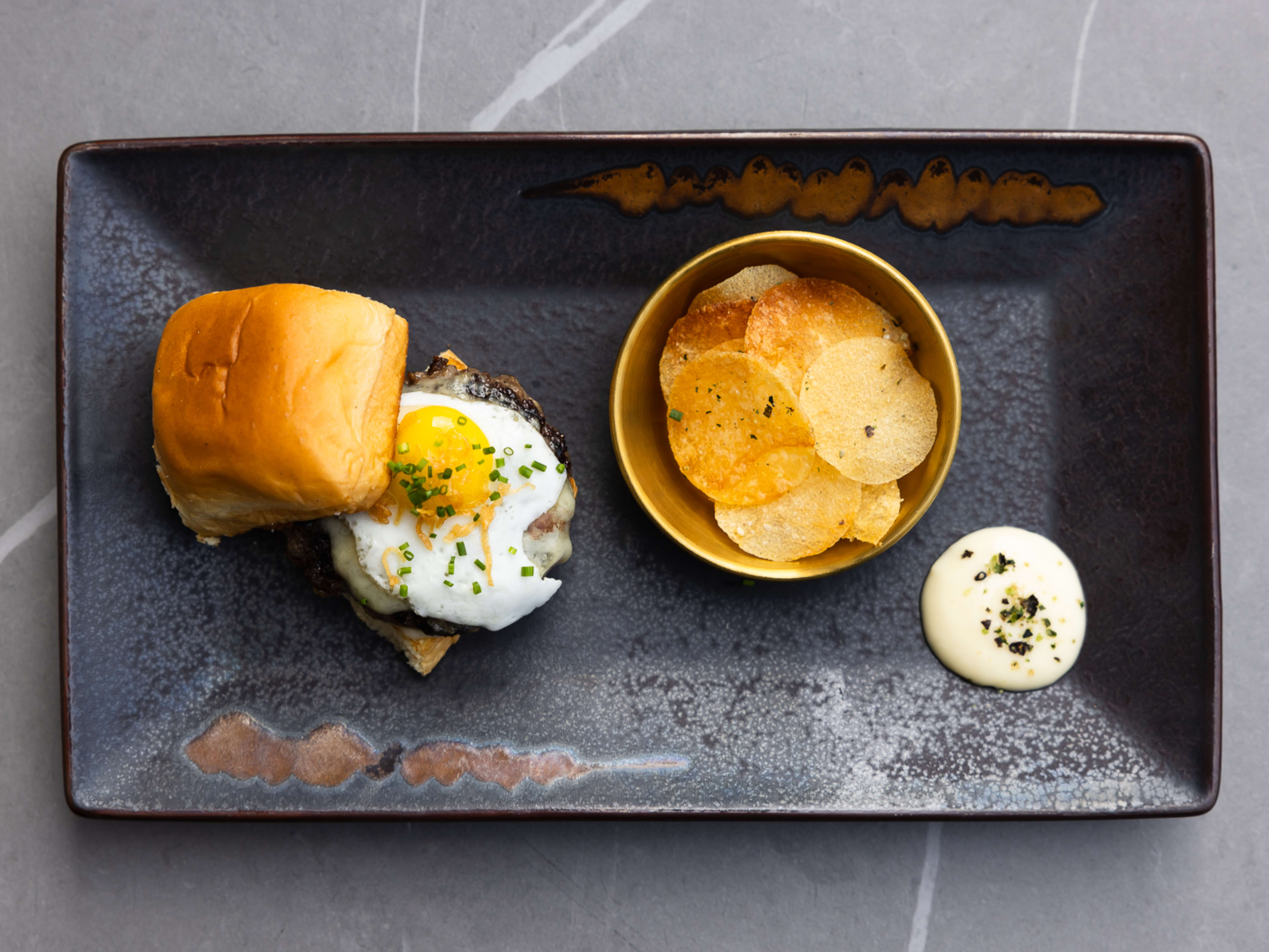 burger slider with housemade potato chips