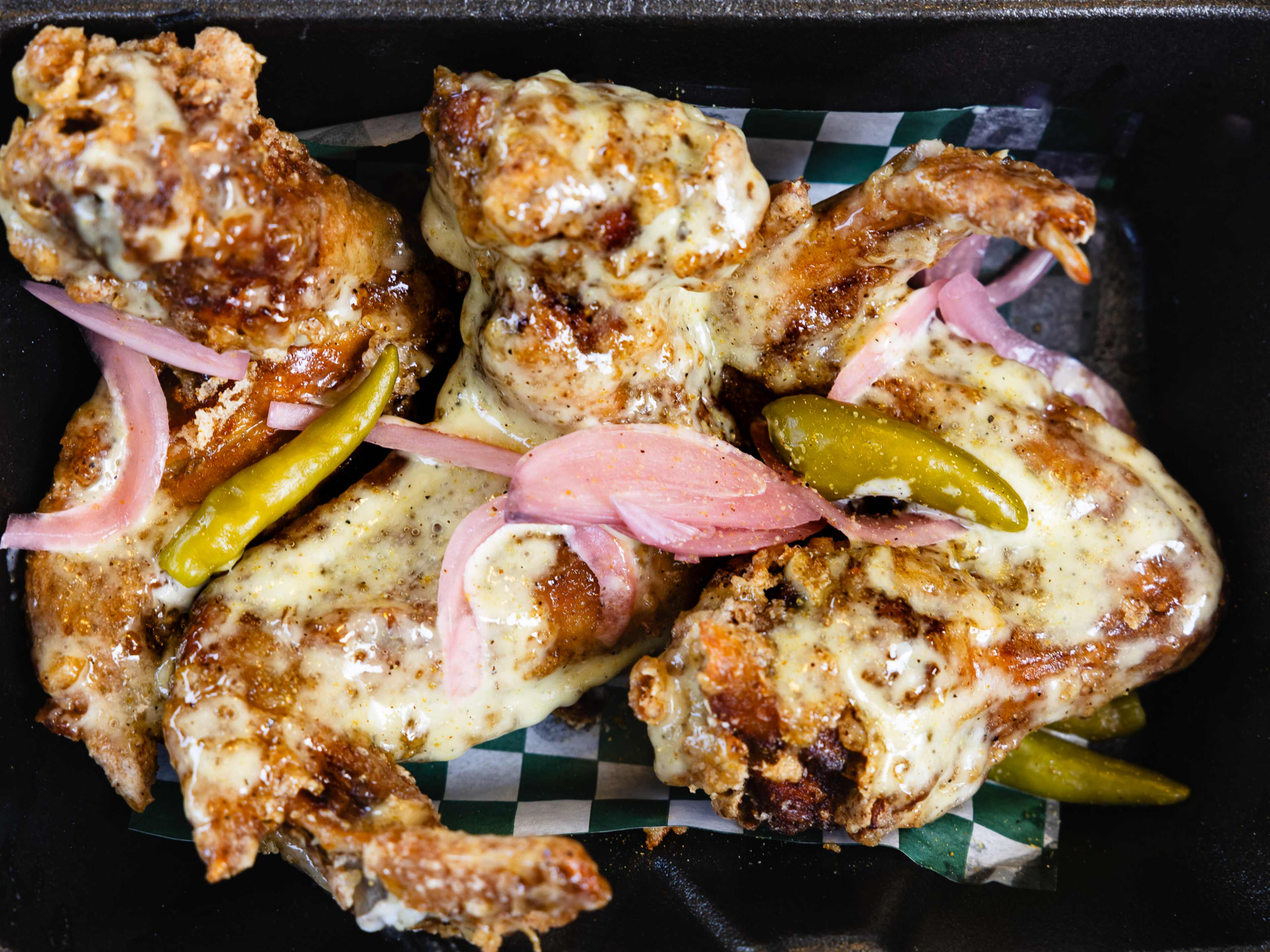 Fried chicken with sauce and peppers.