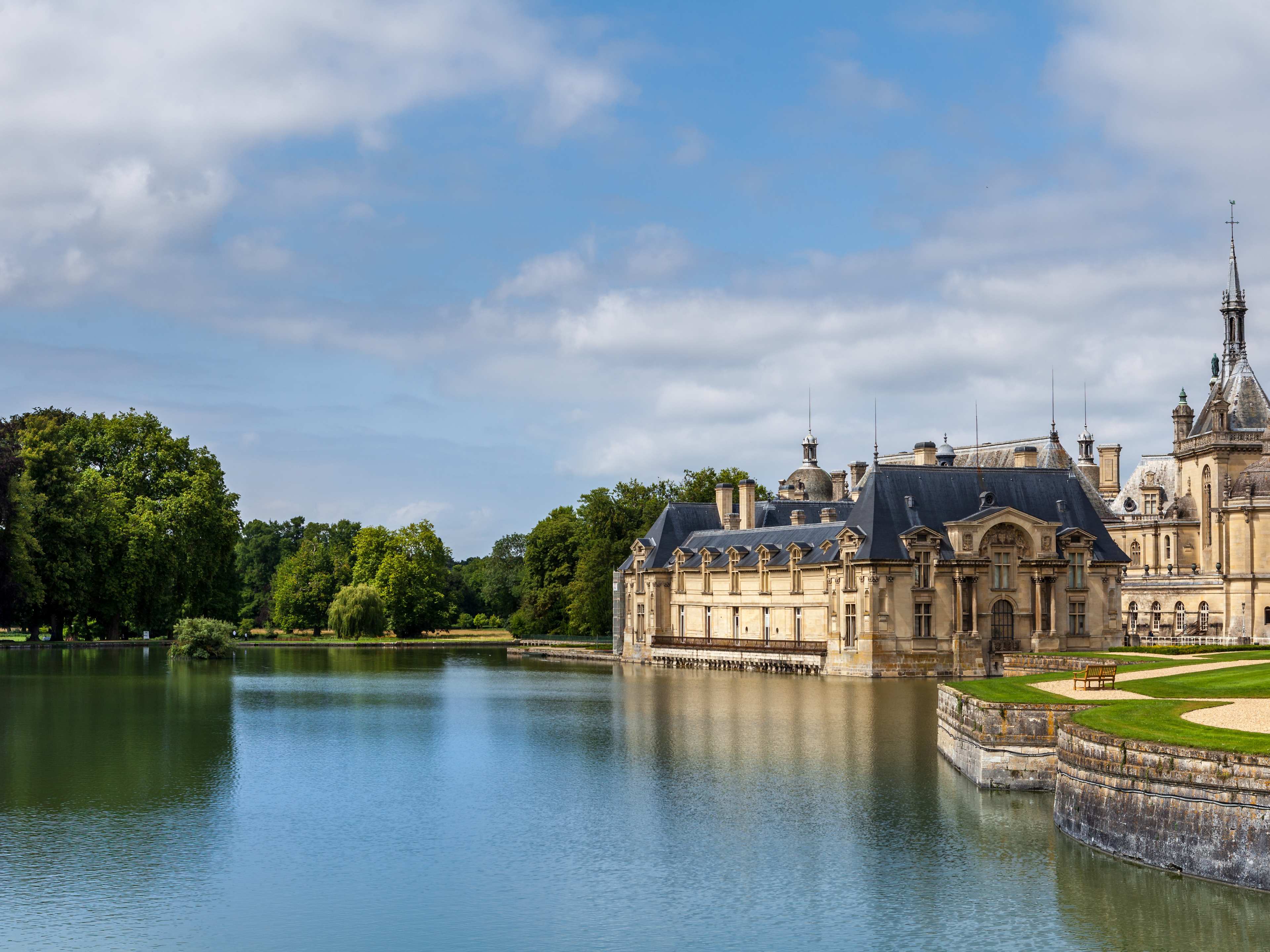 6 Great Day & Weekend Trips From Paris image