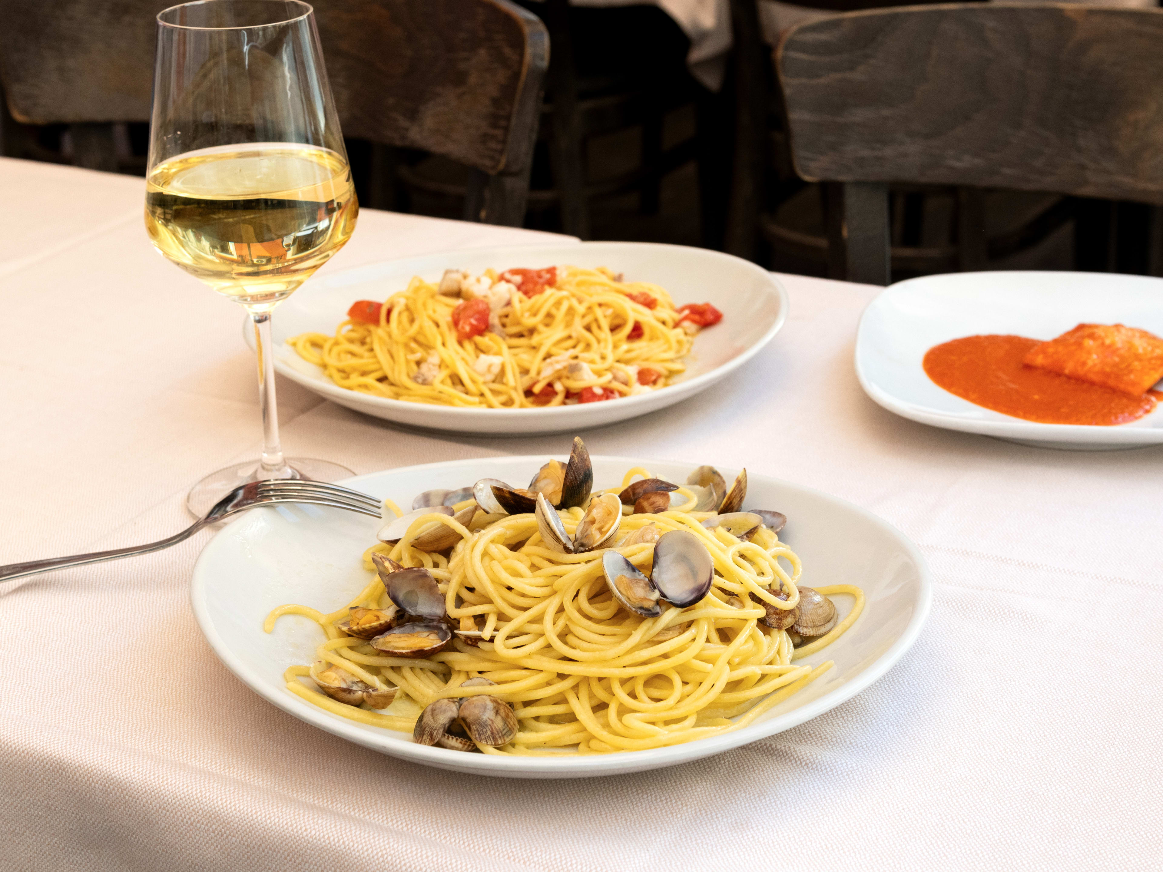 Spread of pastas and pane carasau at Osteria Der Belli