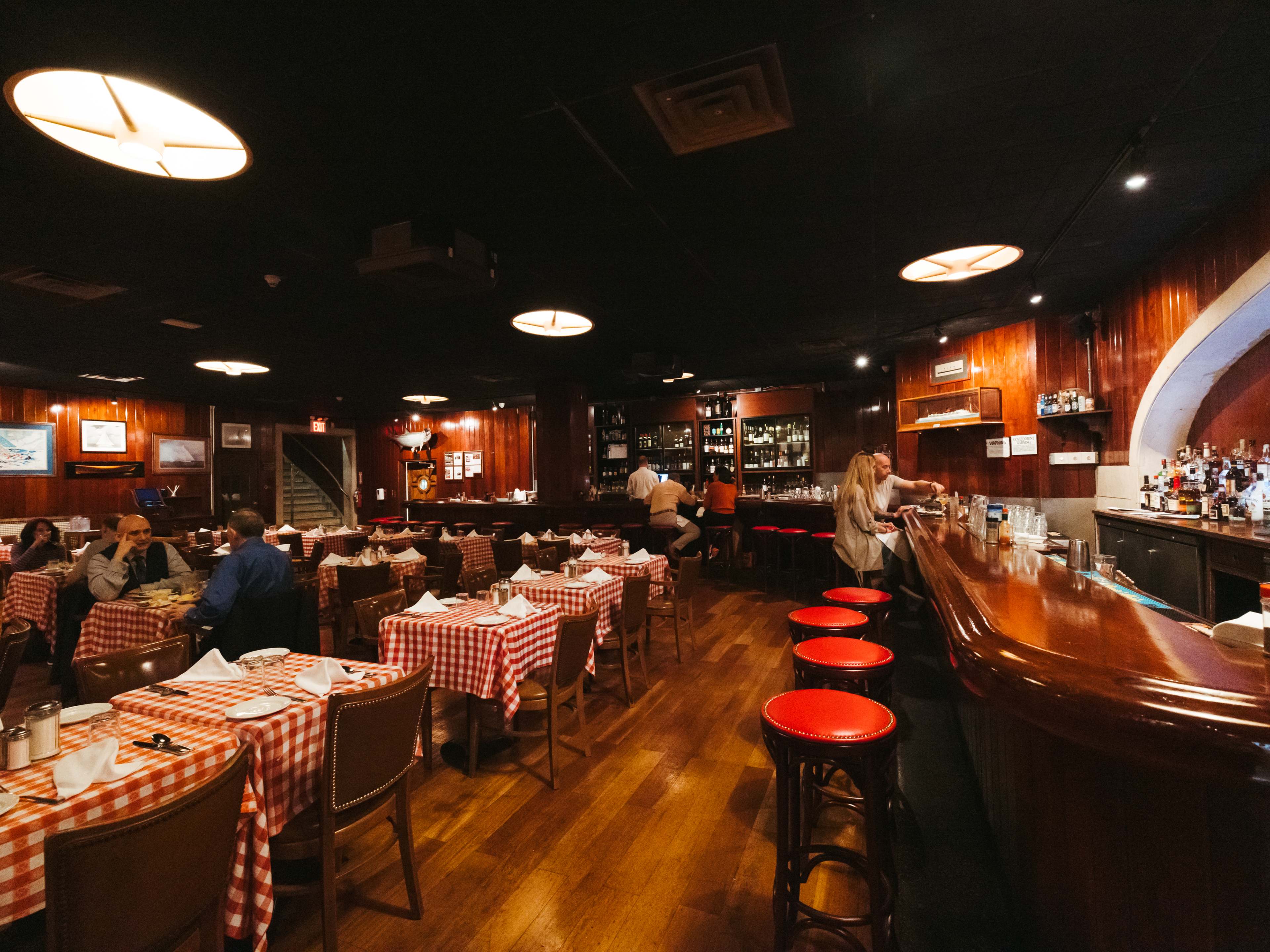 The interior of Grand Central Oyster Bar.