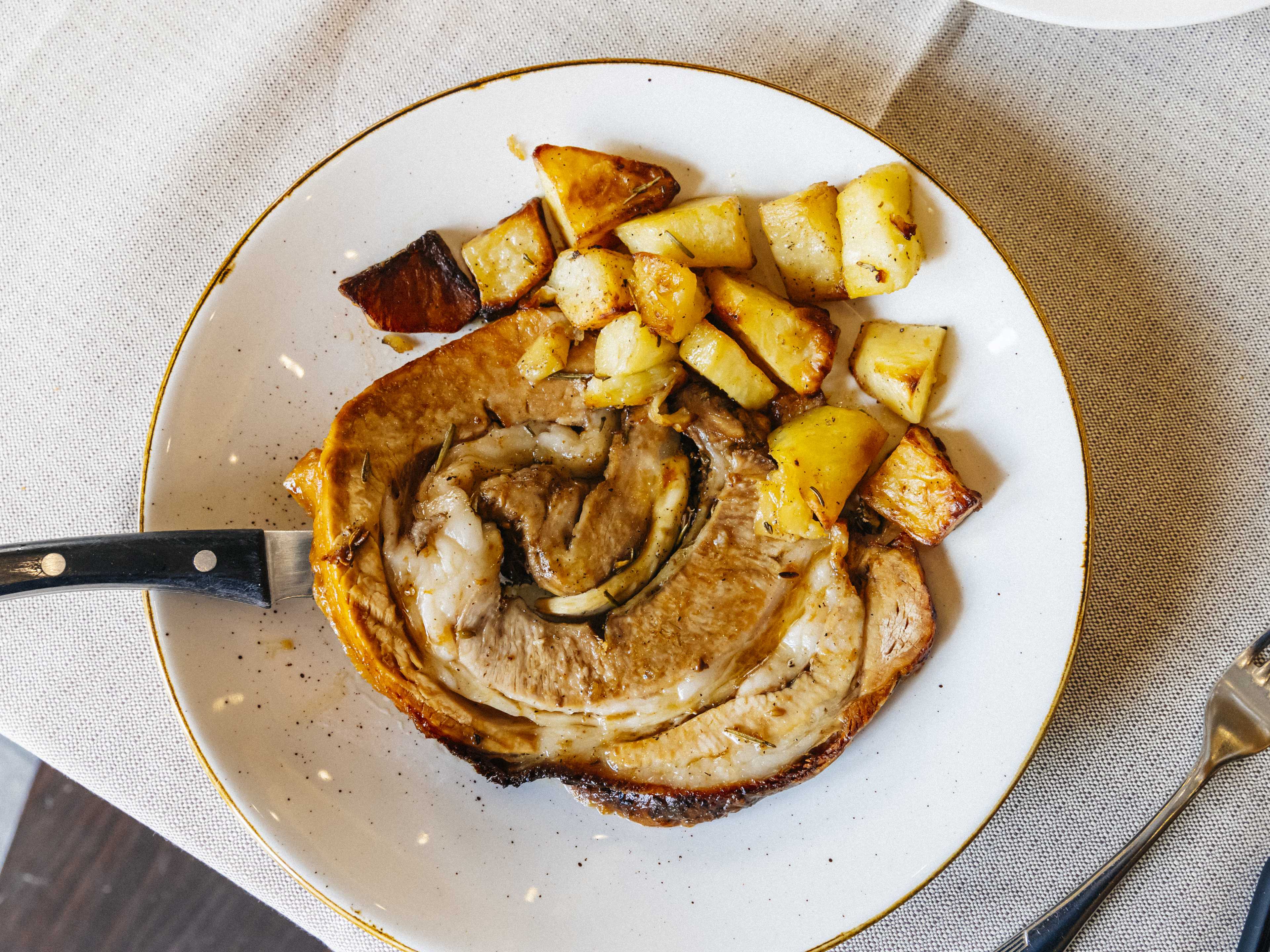 Roast veal breast with roasted potatoes at La Tavernaccia da Bruno