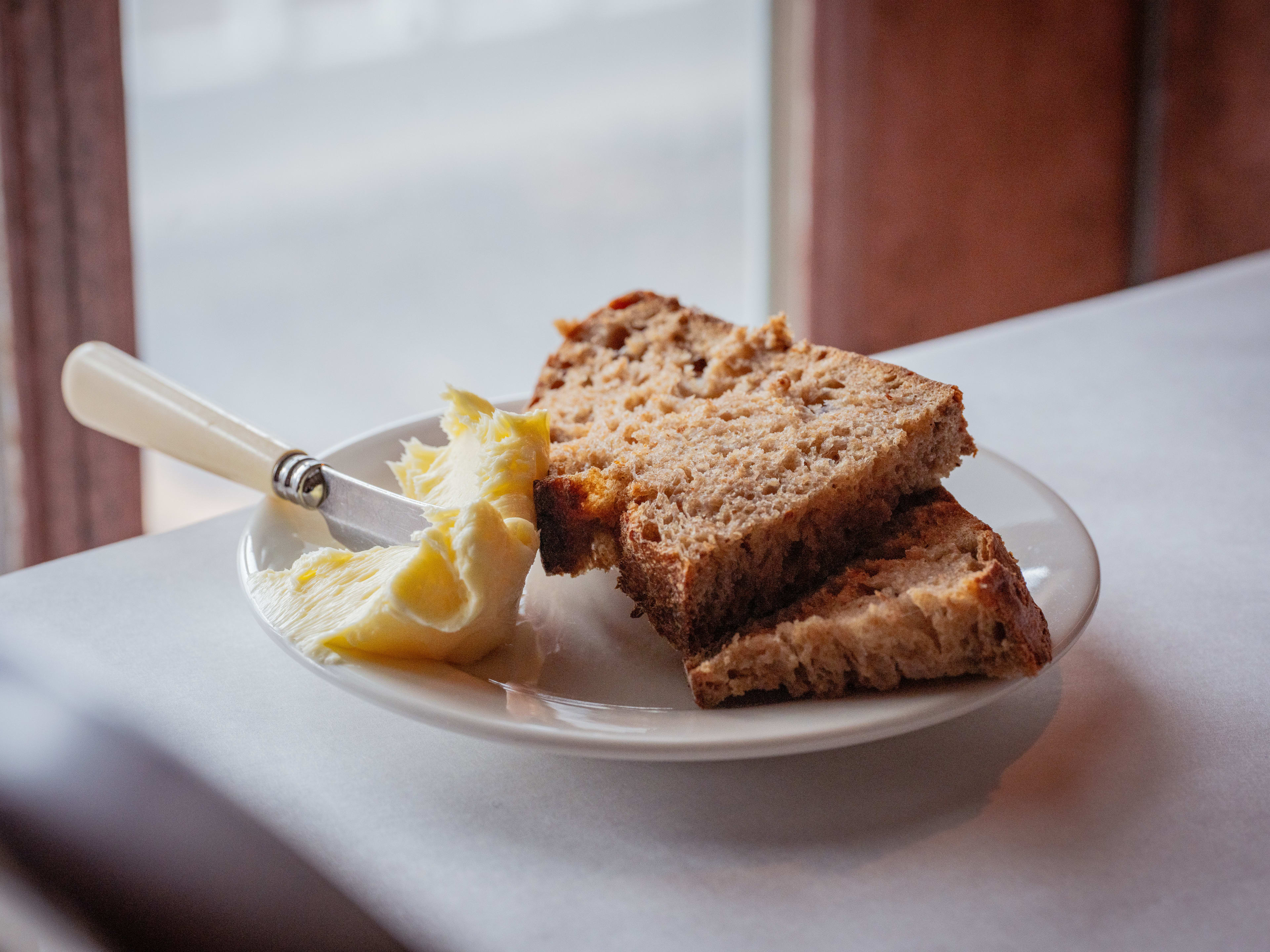 Plate of fresh bread and butter with spreading knife at Stissing House