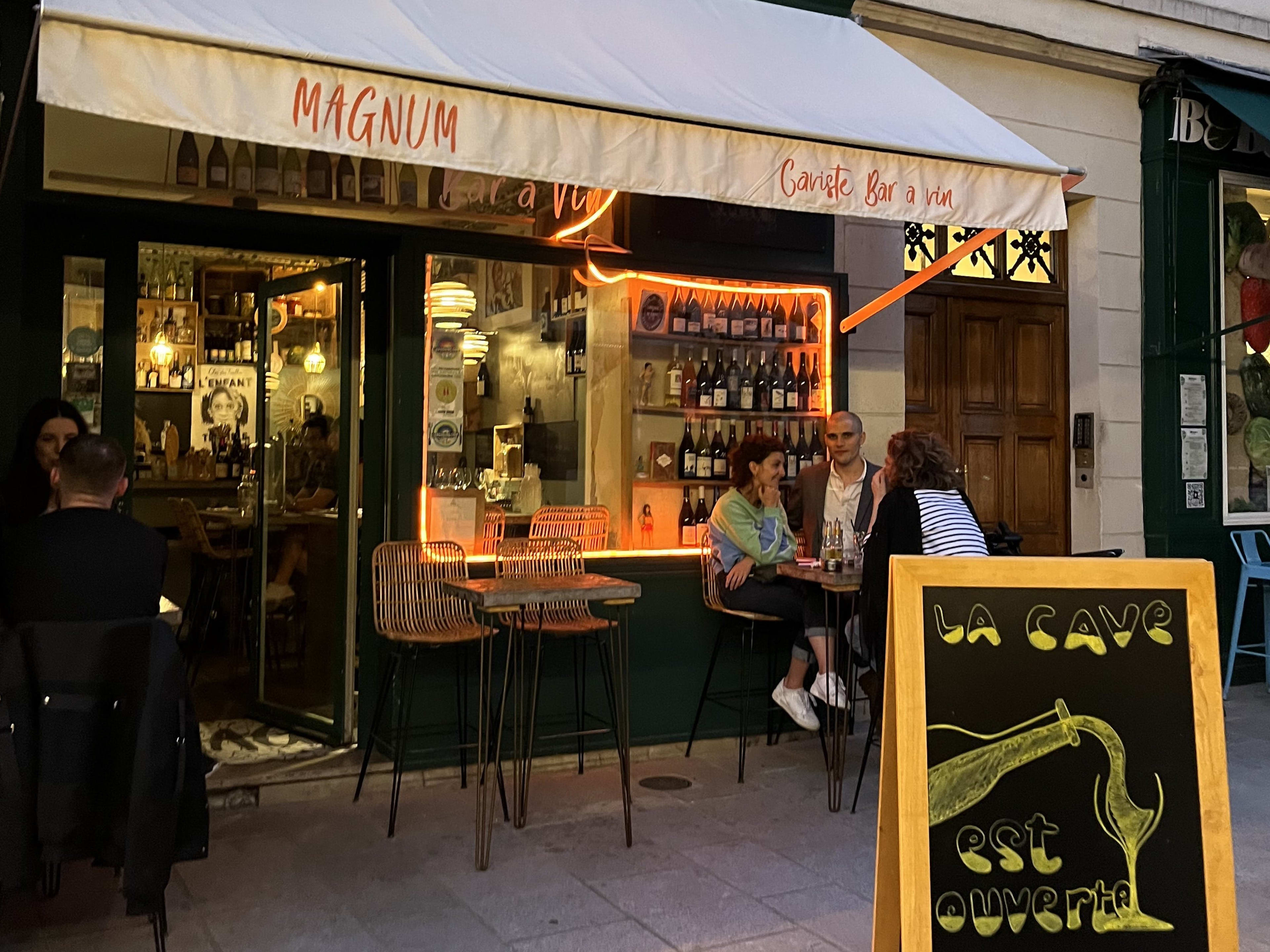 The Best Wine Bars In Paris guide image