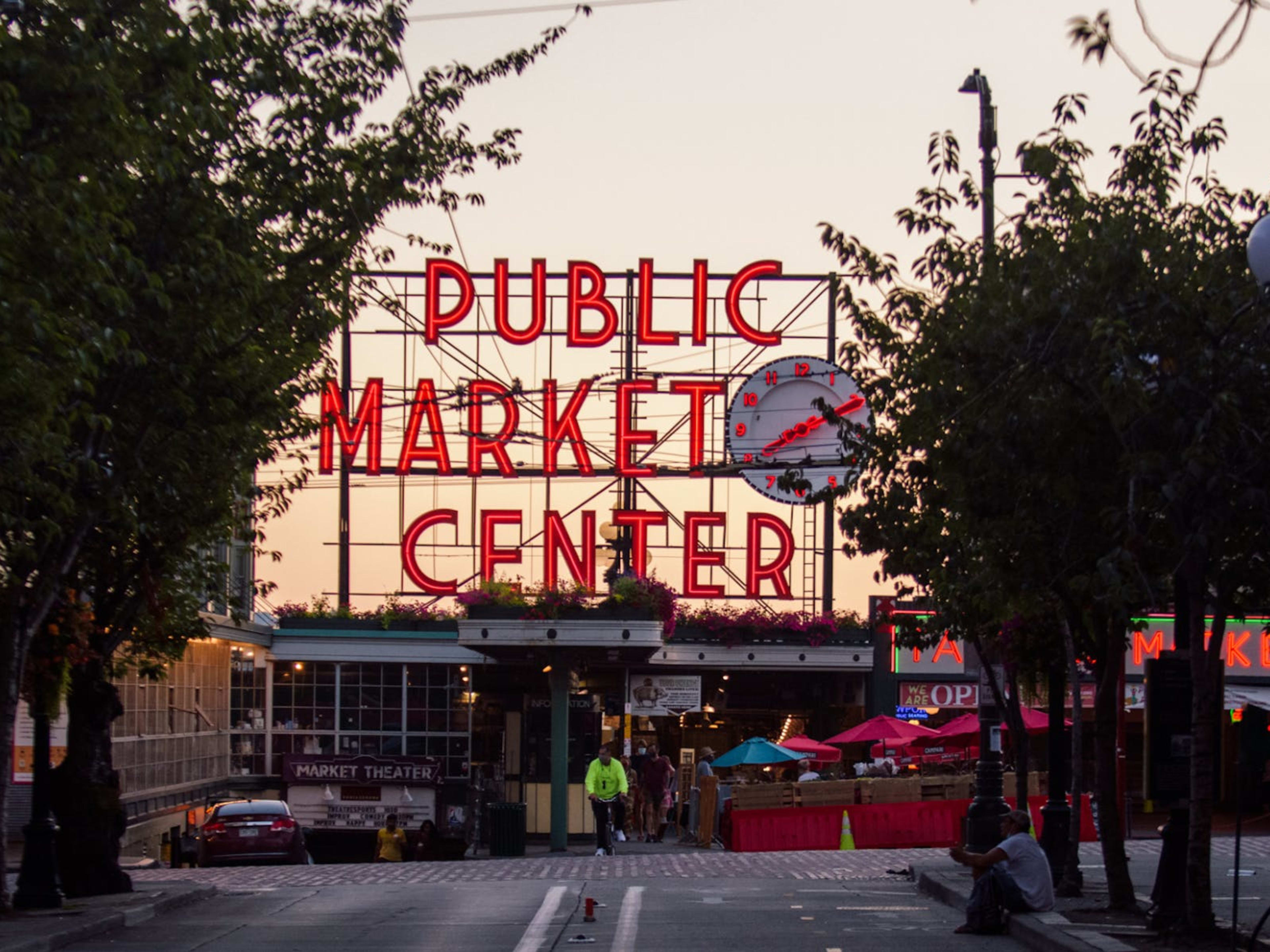 Pike Place Market Amidst COVID-19, In Pictures image