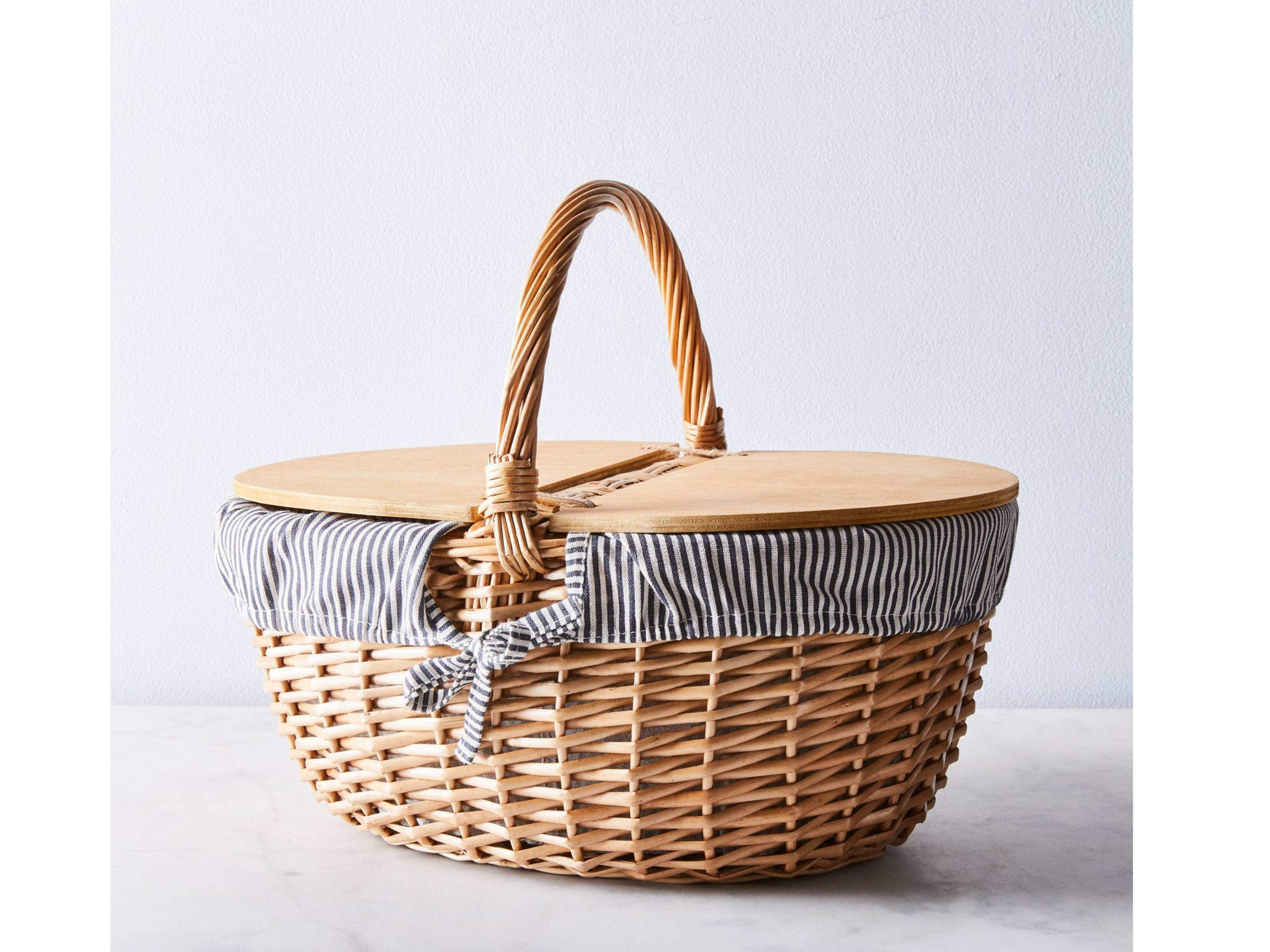 Everything You Need To Picnic Outside This Summer image