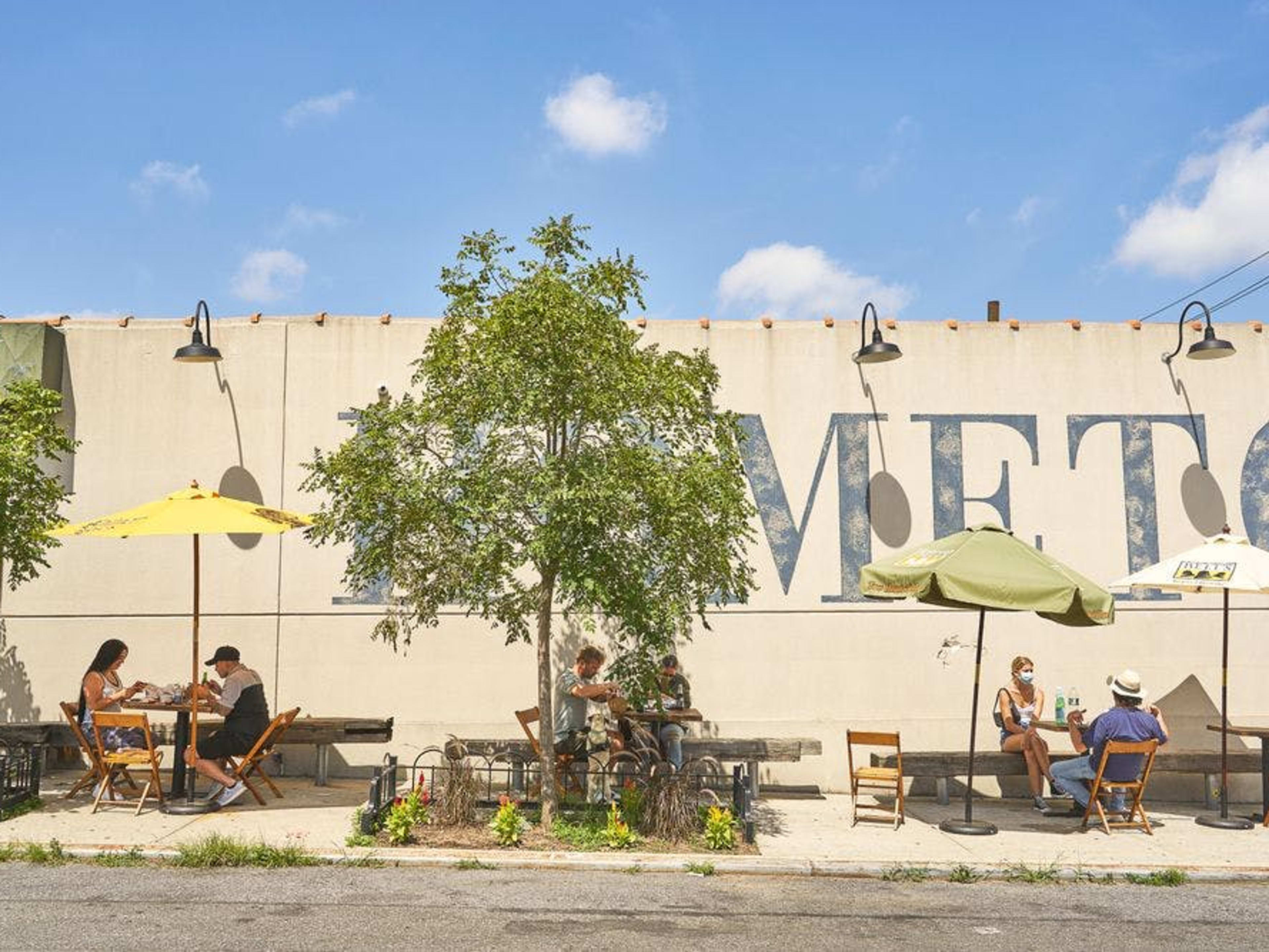 Saturday Afternoon In Red Hook: Bike To Lobster Rolls, Ribs, & Key Lime Pie image