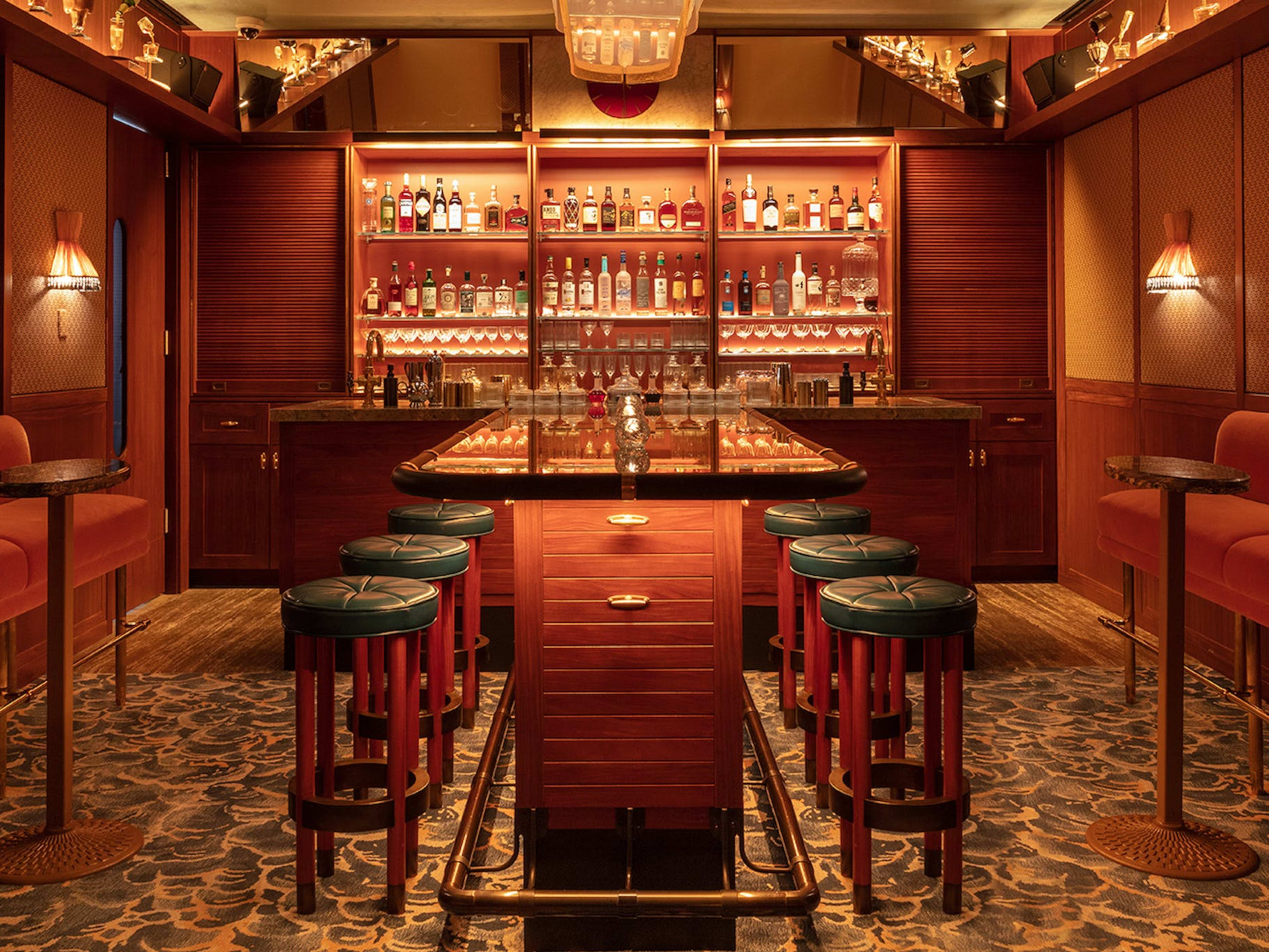 The 15 Best Bars In South Beach Miami The Infatuation