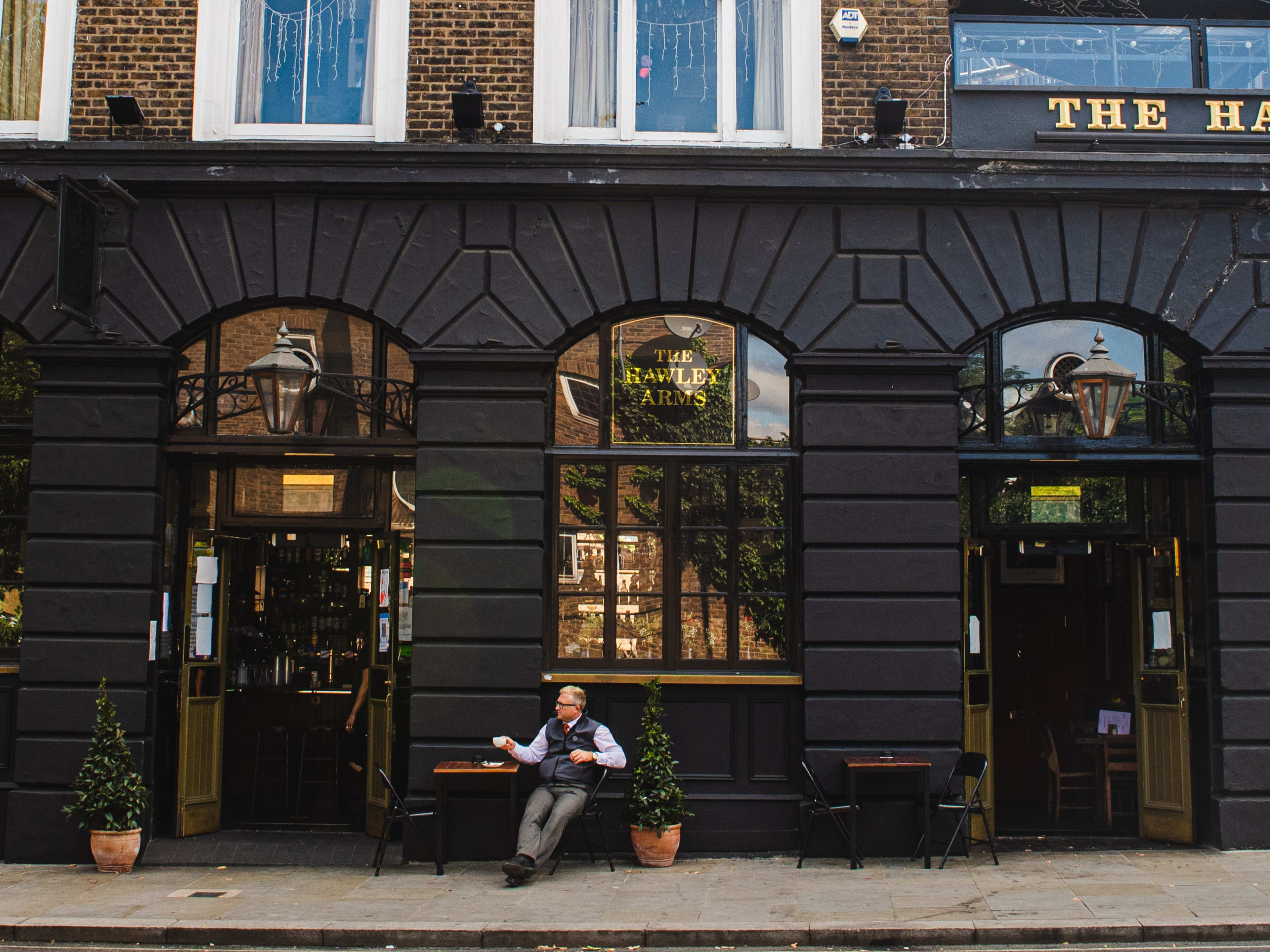 10 Of The Most Legendary London Pubs You Should Get Pint Happy In image