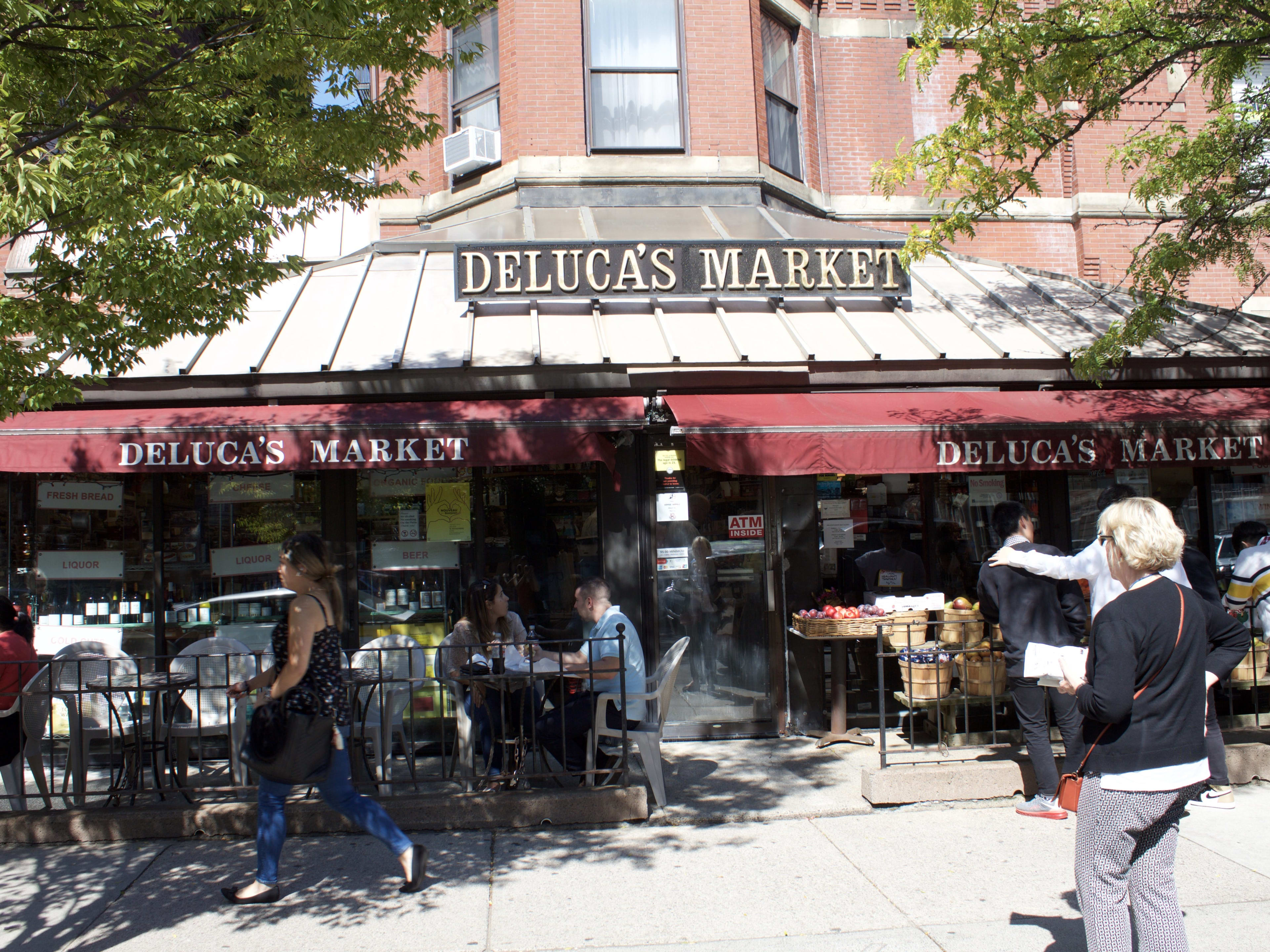 DeLuca’s Market image