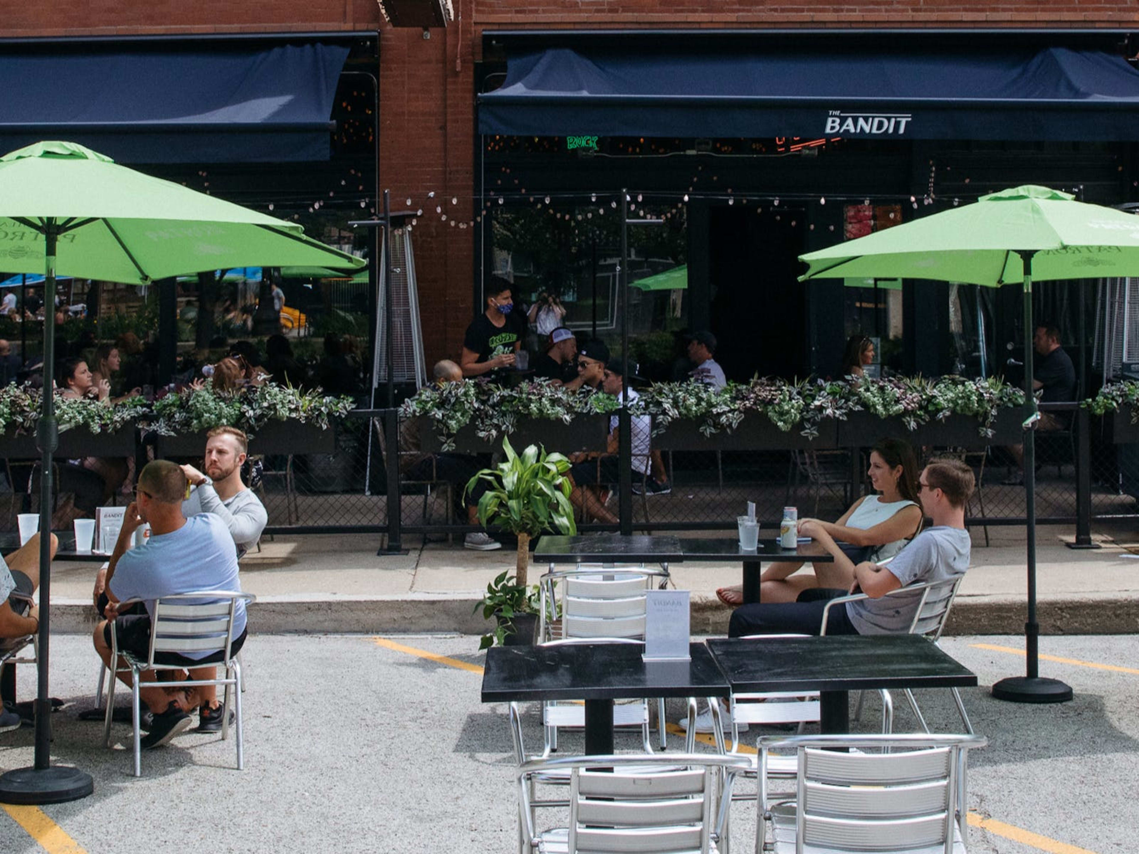 Where To Eat Outside In The West Loop guide image