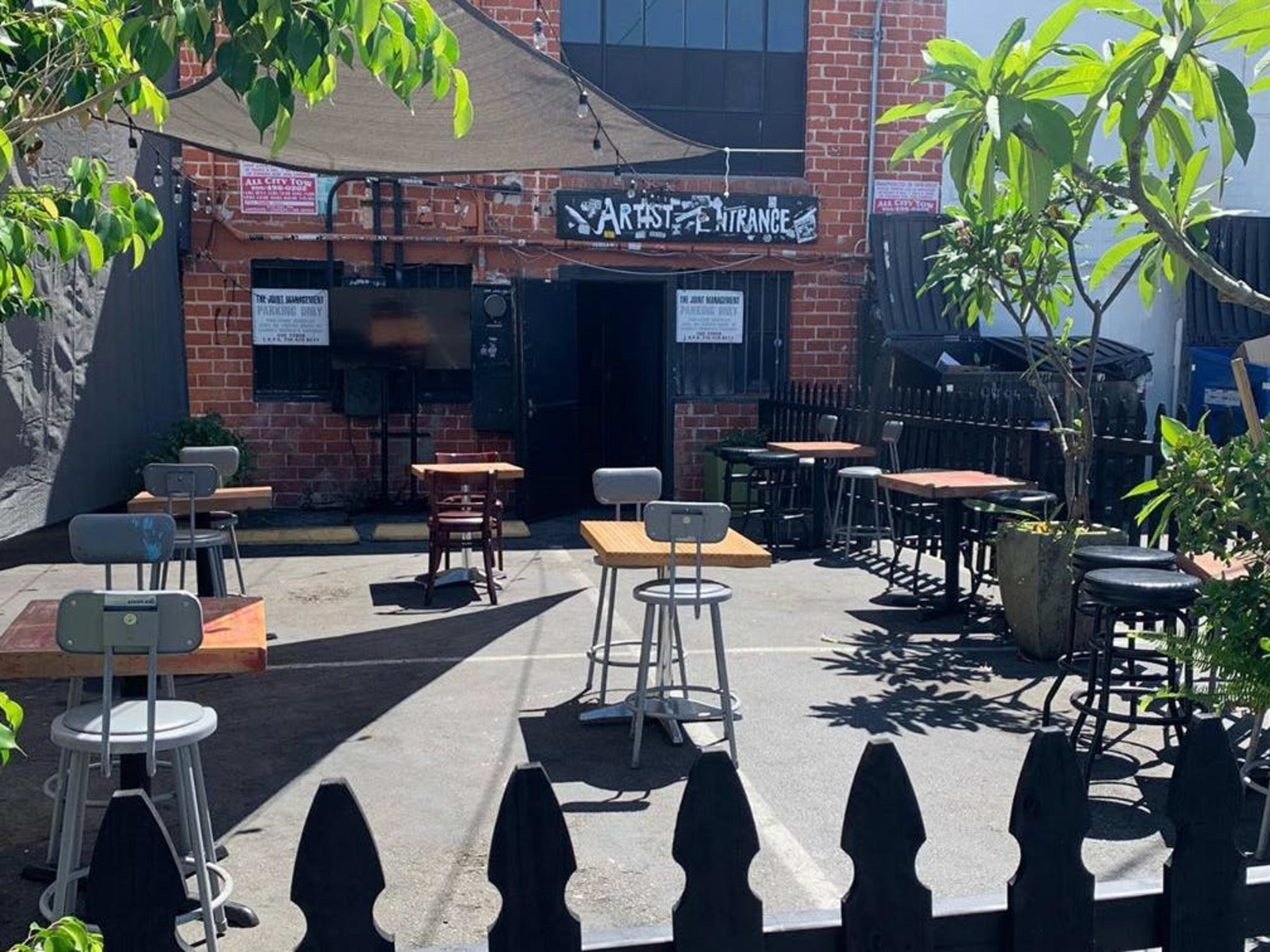 Where To Watch Sports Outside In LA Los Angeles The Infatuation