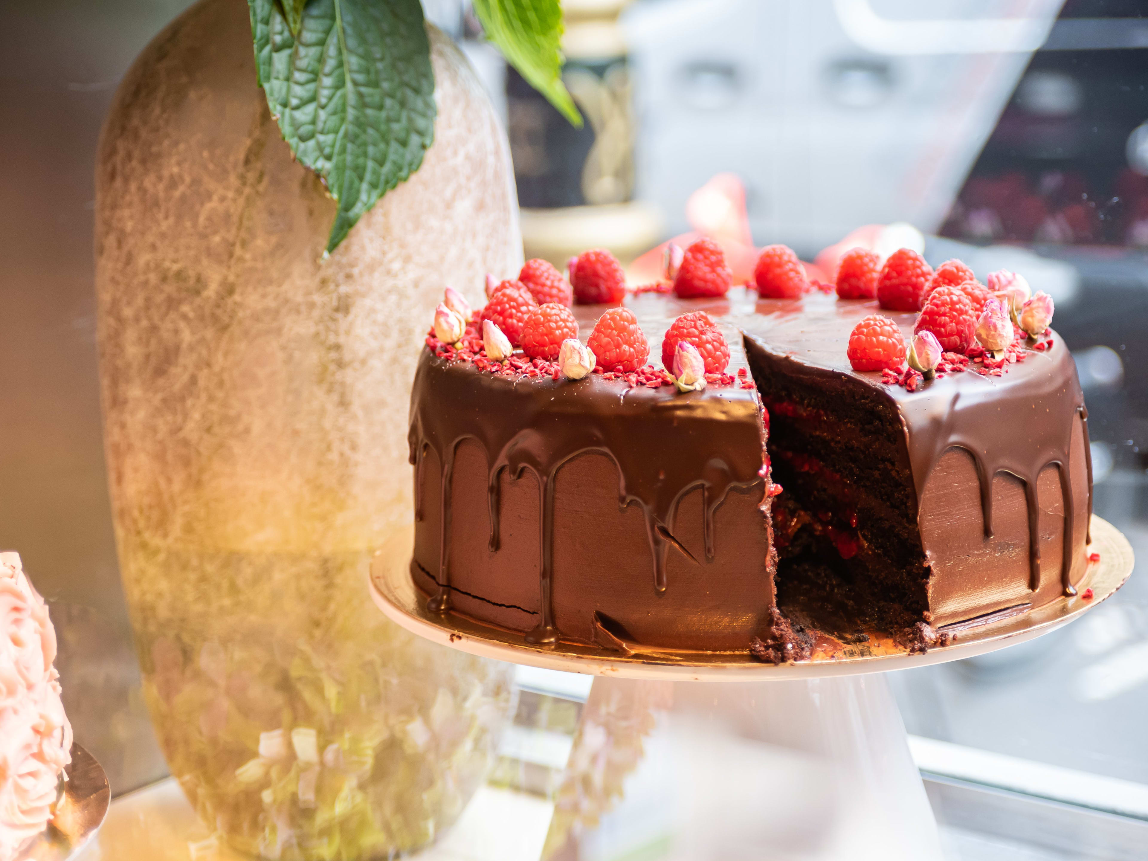The Best Birthday Cake Delivery In London guide image