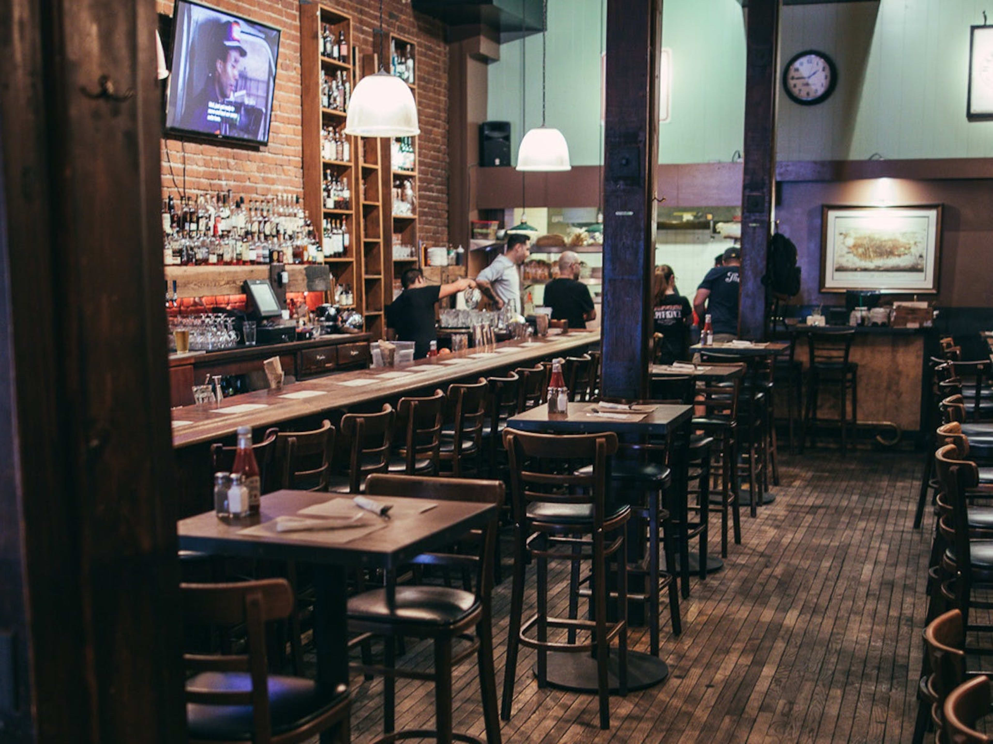 Louie’s Bar image