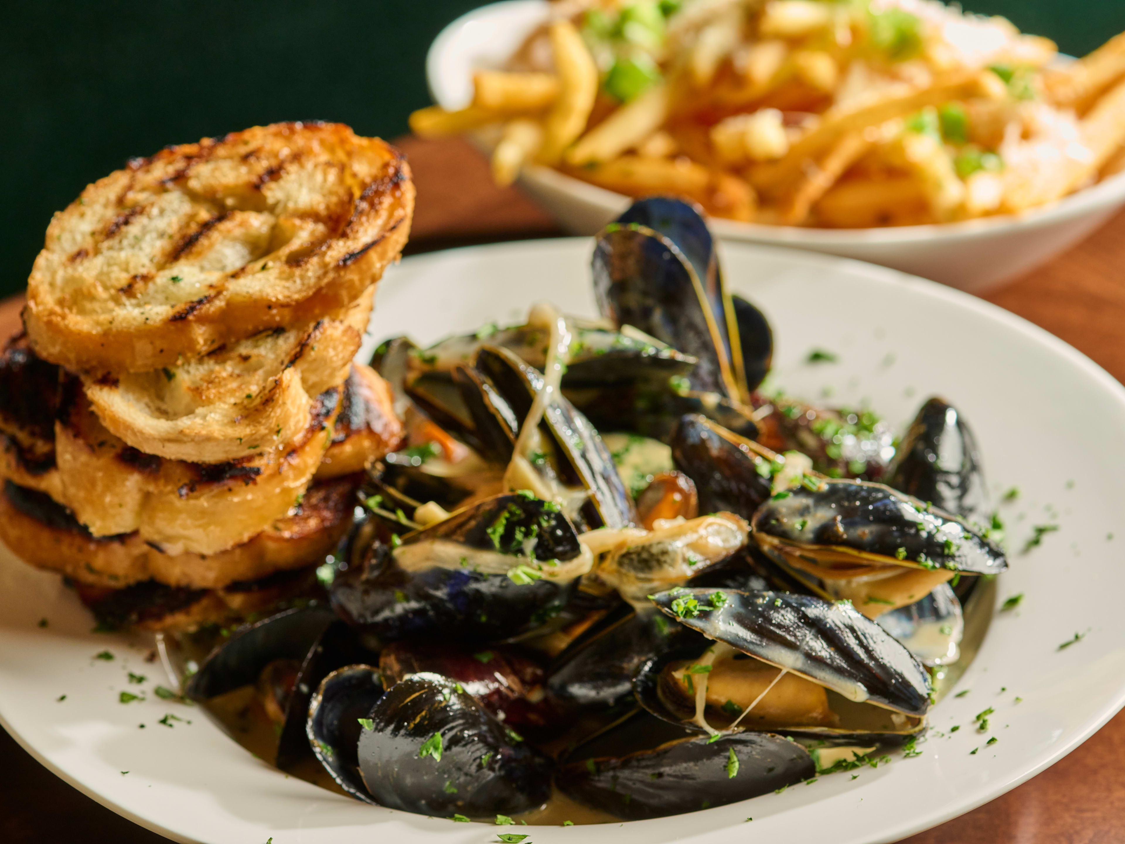 mussels with grilled bread