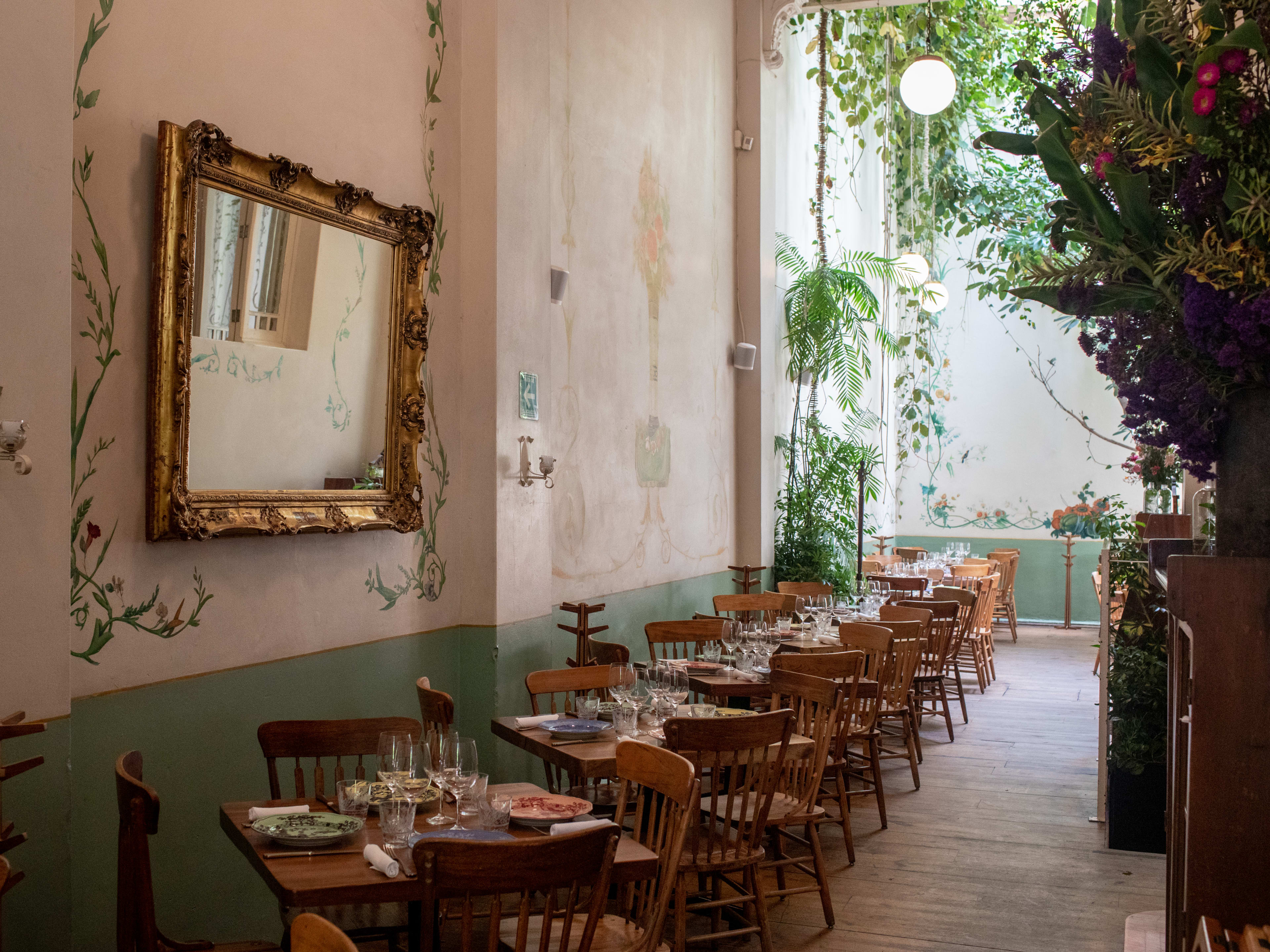 The interior of Rosetta in CDMX.