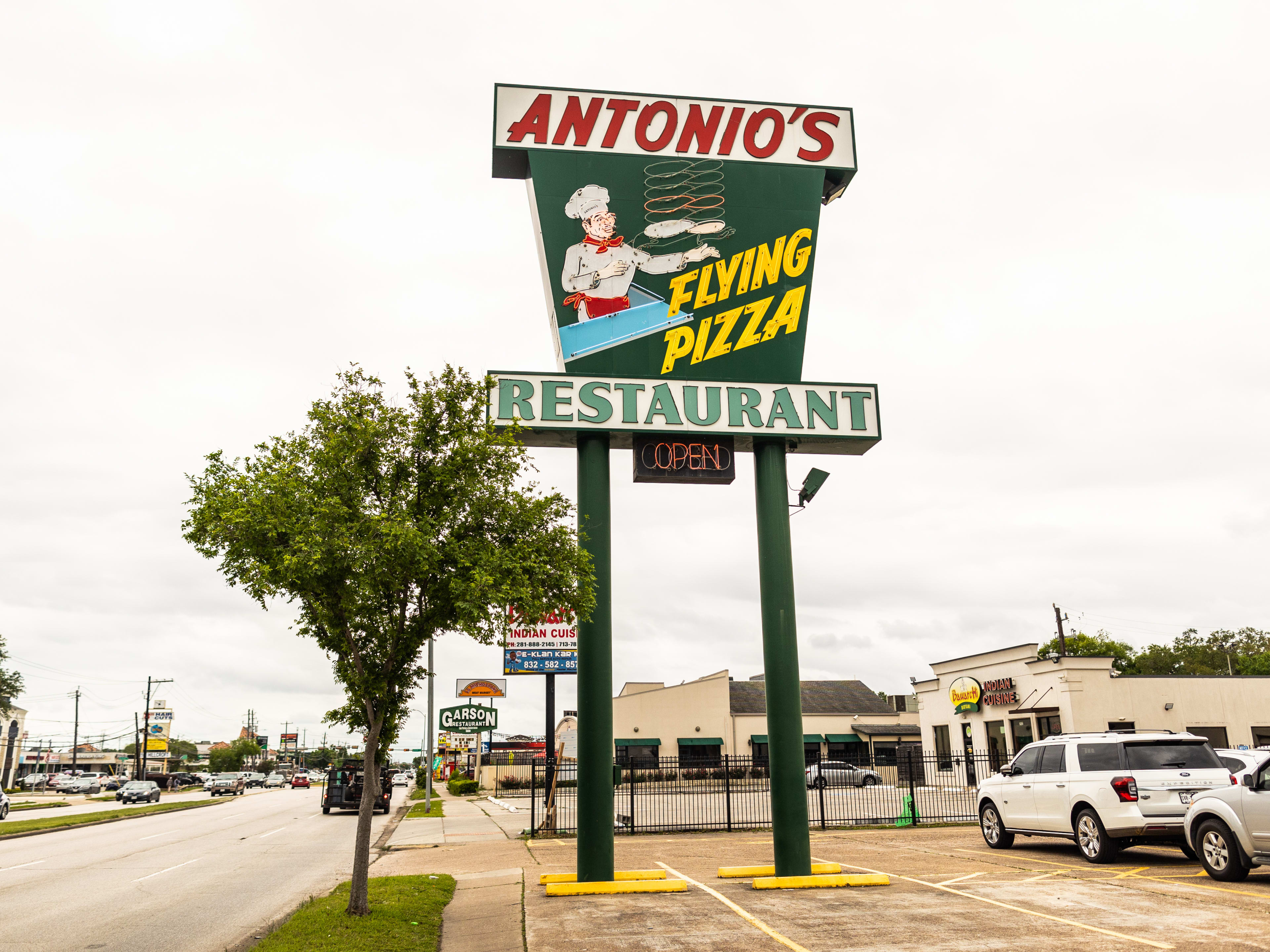 Antonio’s Flying Pizza image