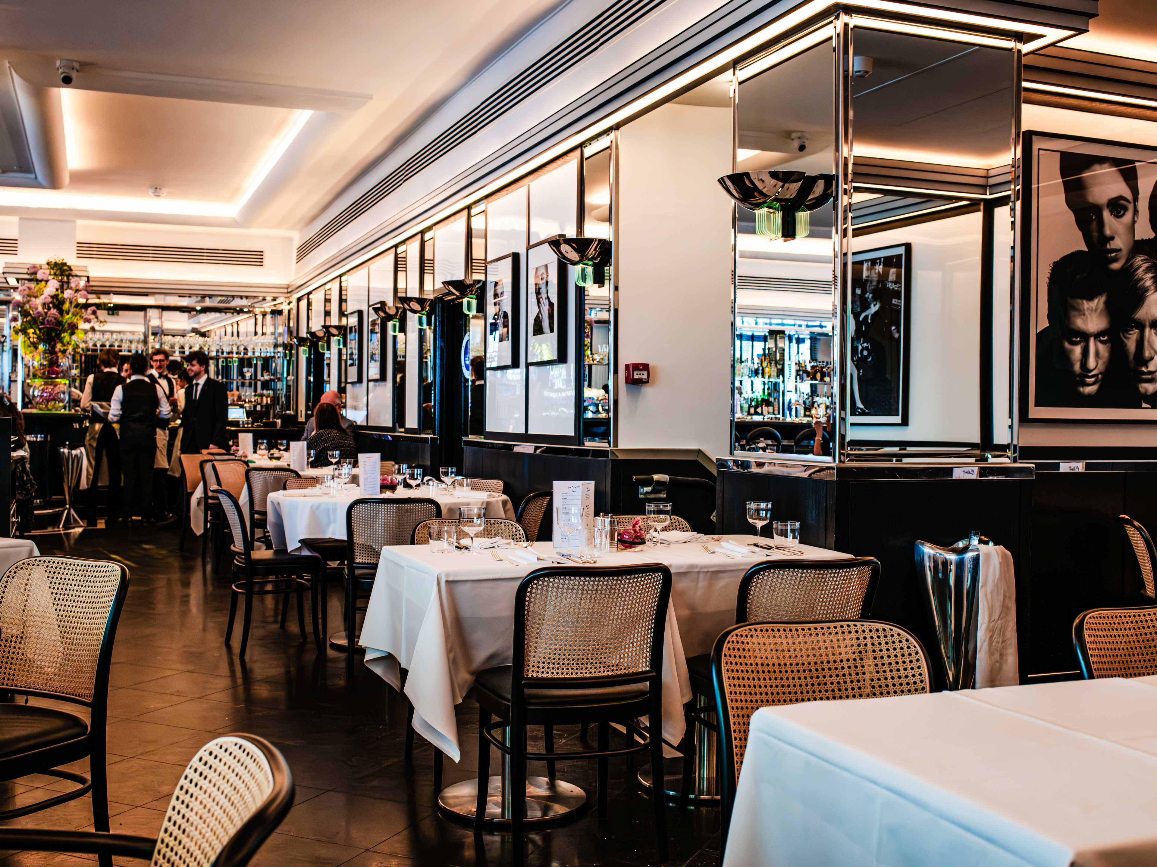 The dining room at Arlington. The walls have mirrors and large portraits of celebrities.