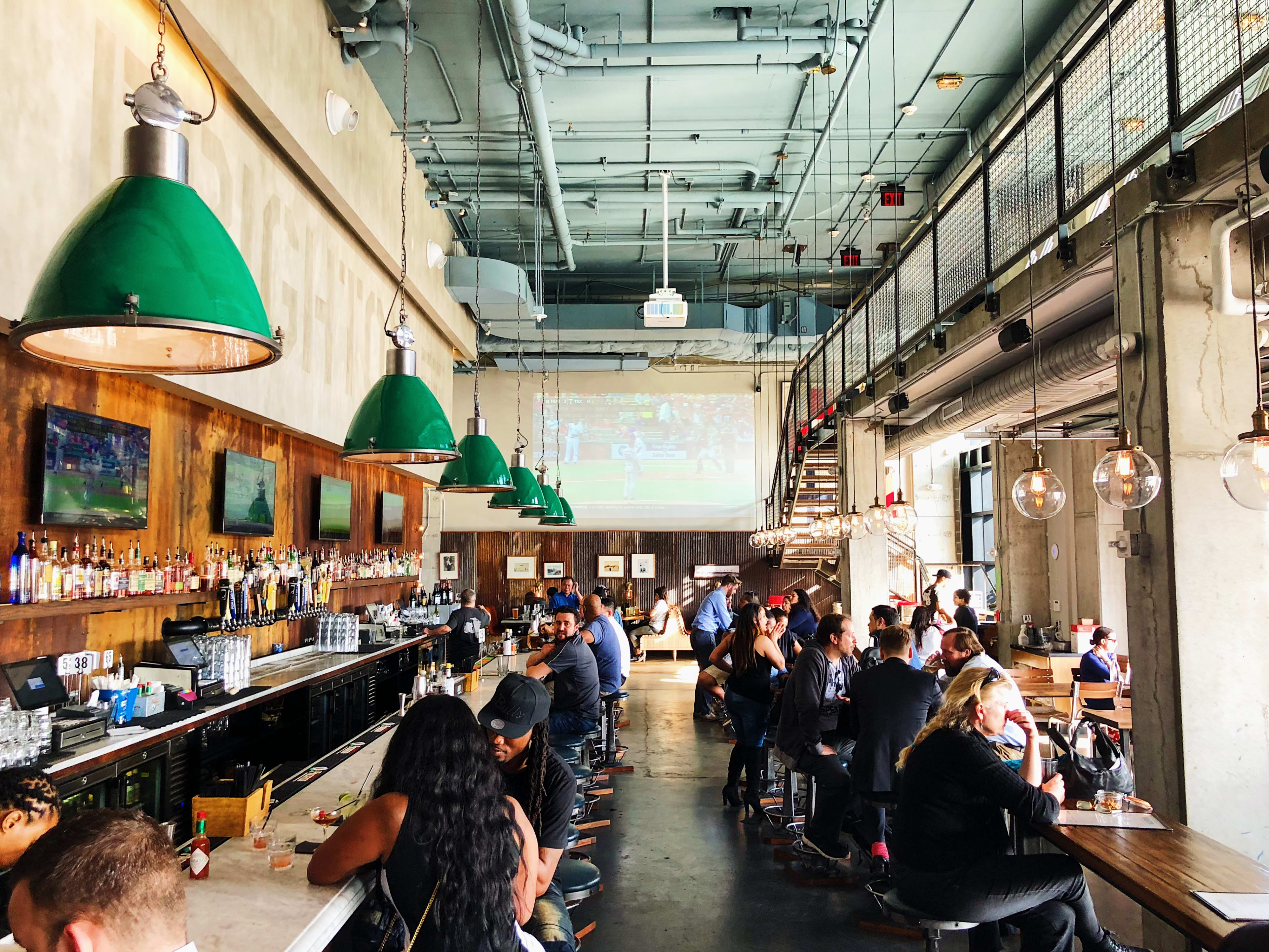 9 Great Sports Bars In DC image