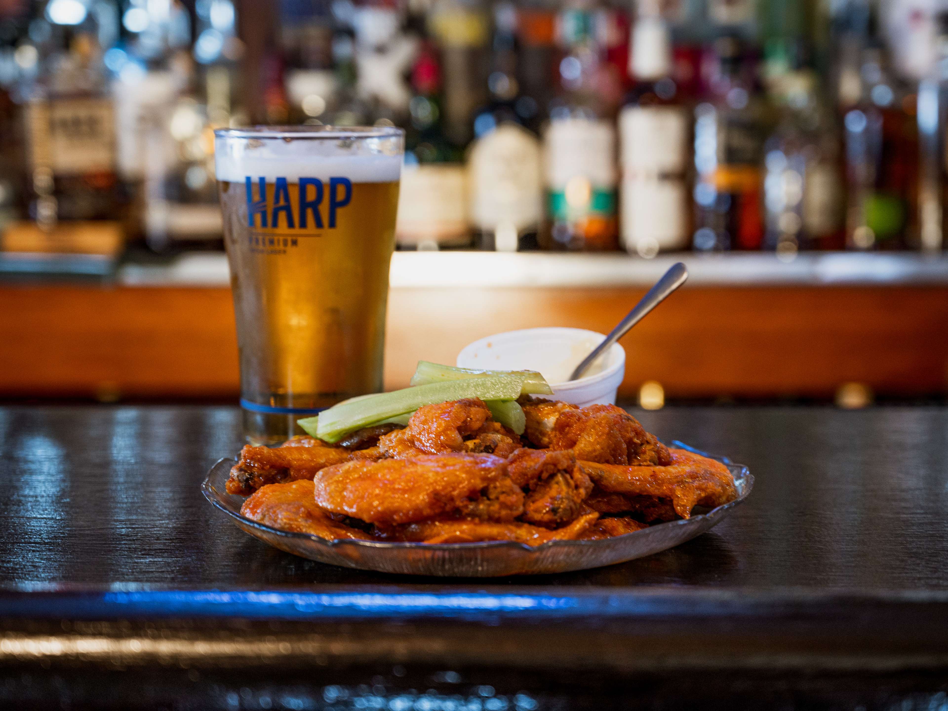 This is a plate of wings from Byrne’s Tavern.