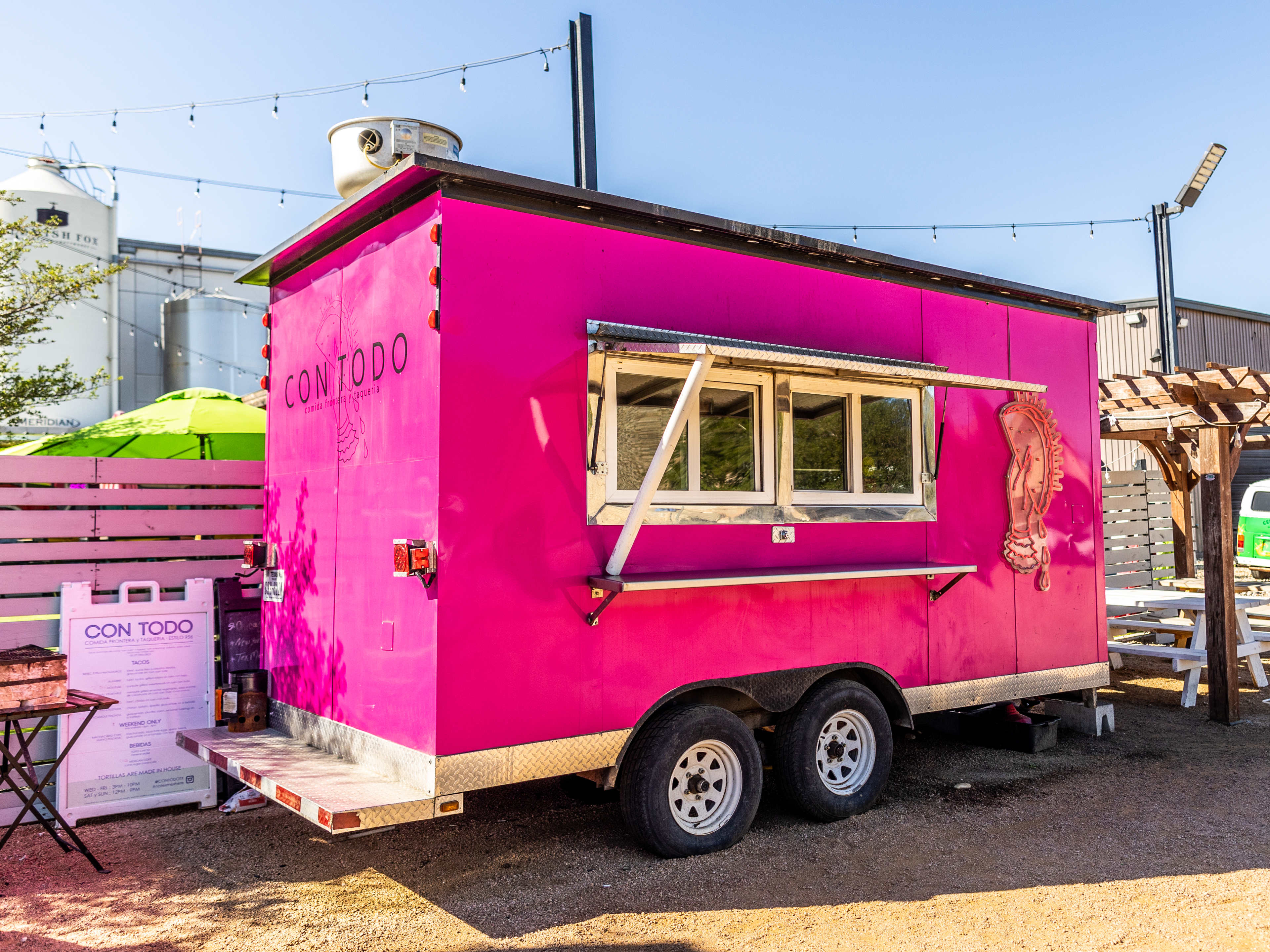 The pink Con Todo food truck.