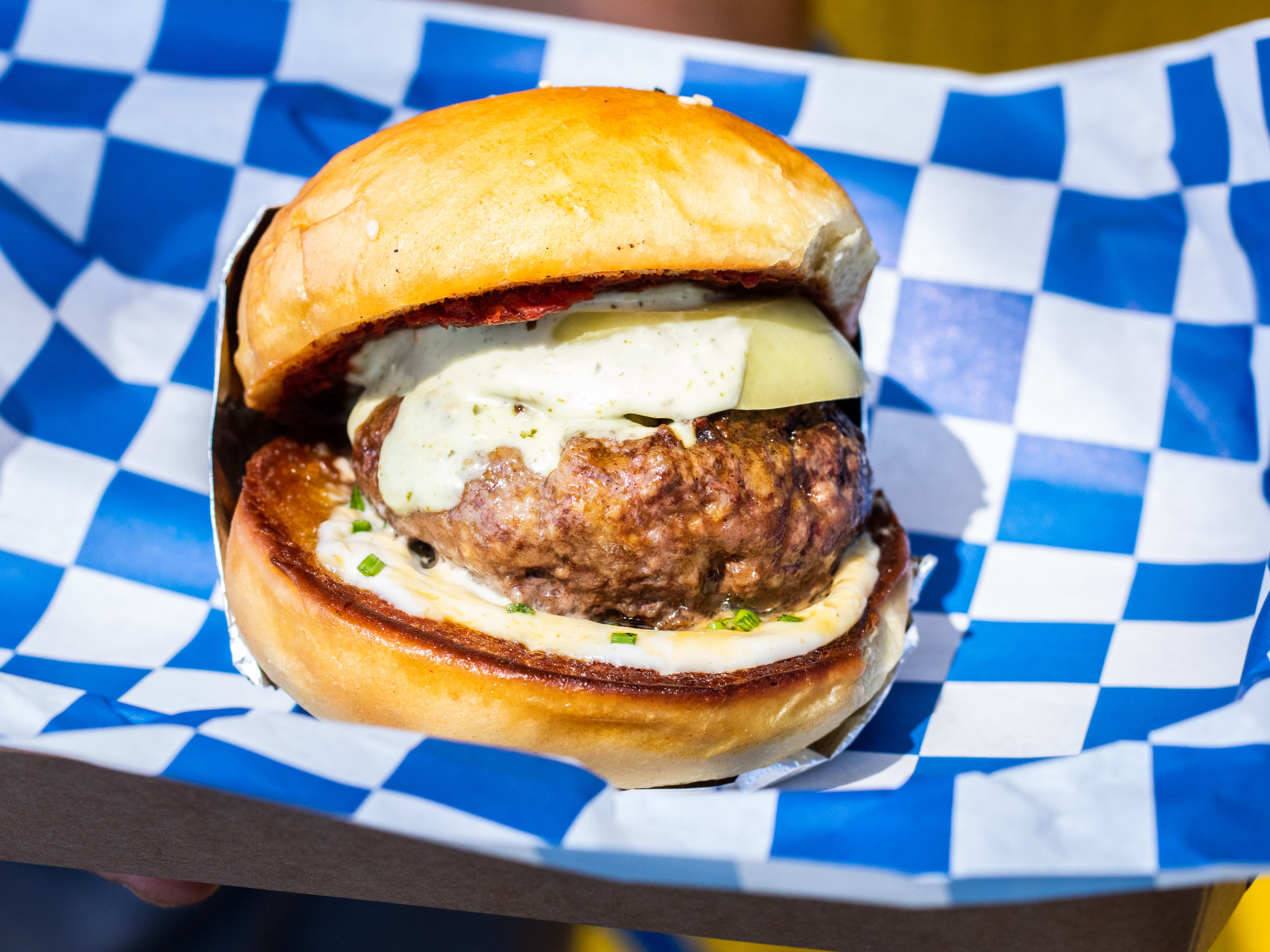 The 16 Best Burgers In Miami  guide image