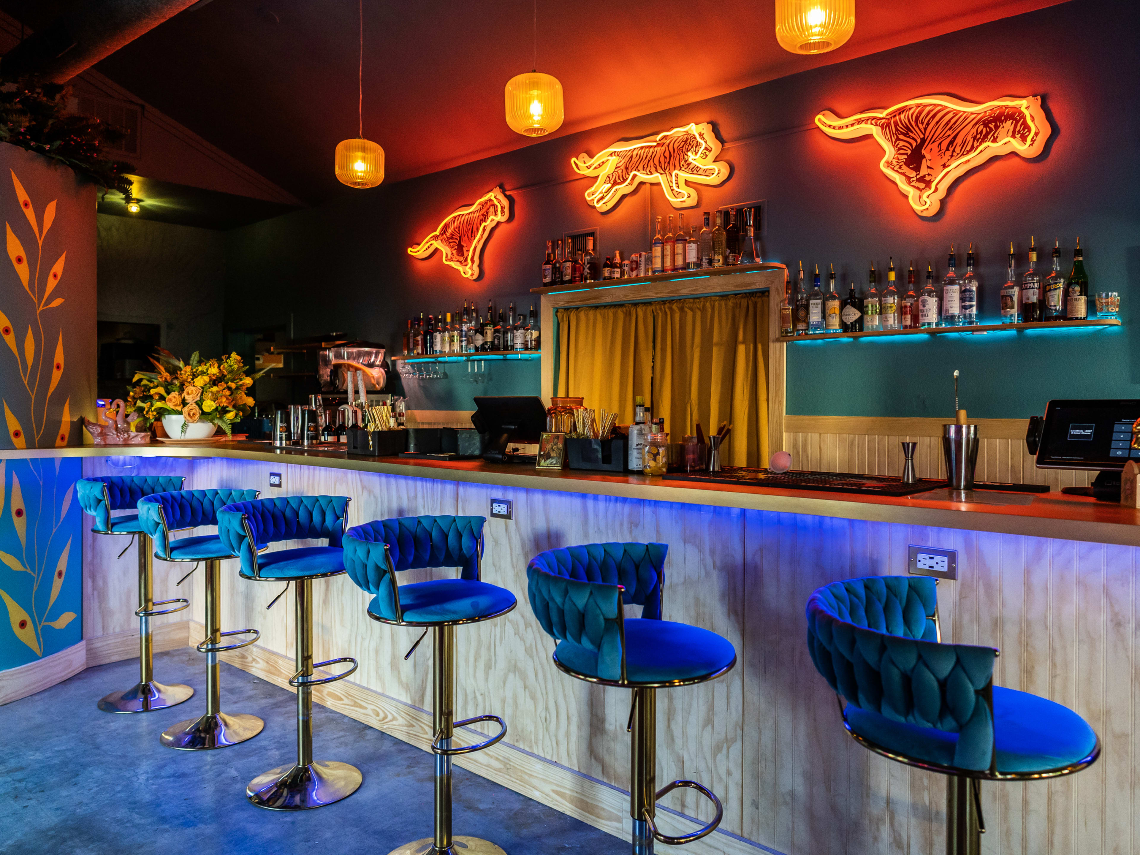 The Best Speakeasies & Secret Bars In Austin (And How To Get In