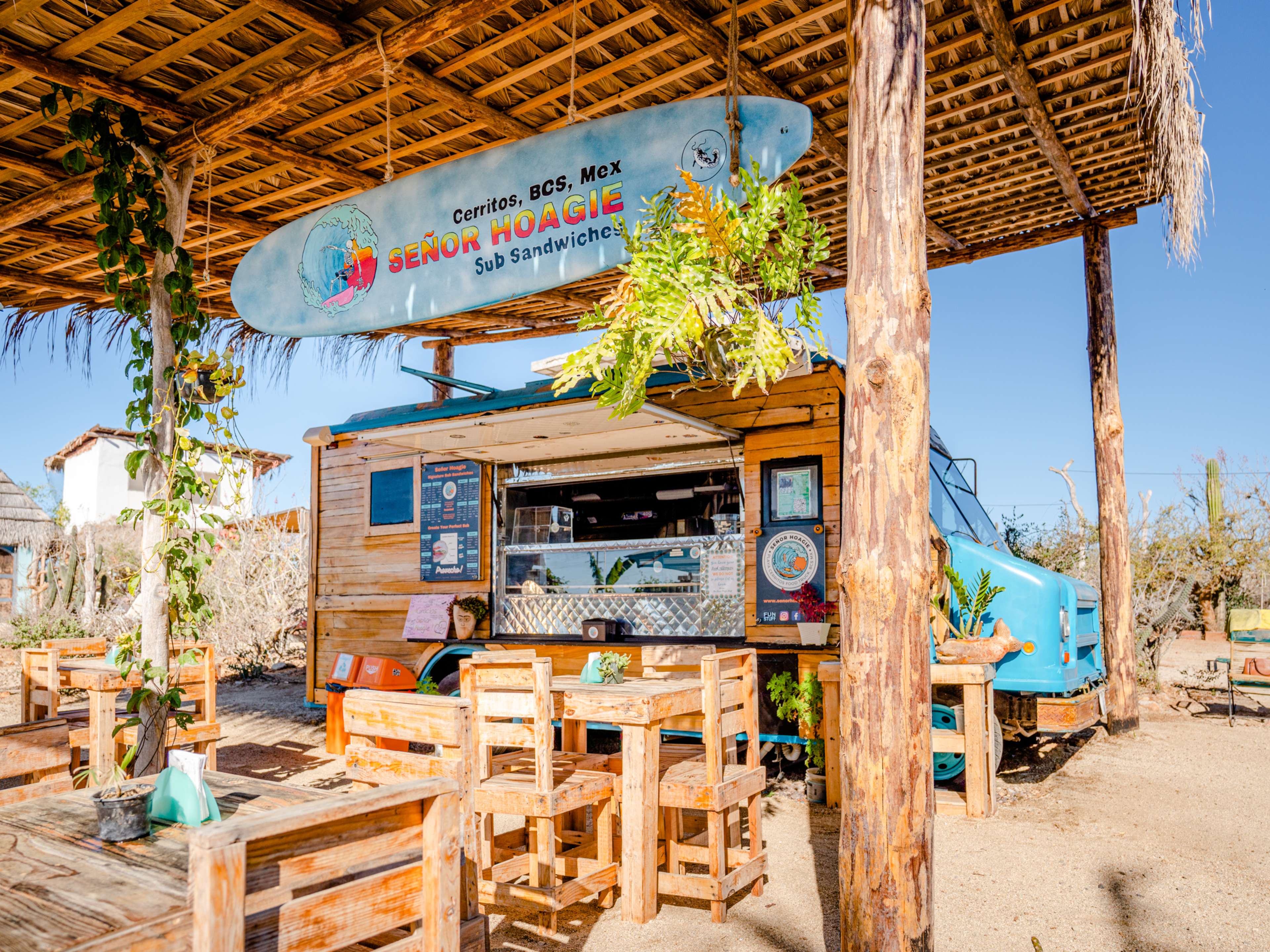 Covered exterior of Señor Hoagie food truck