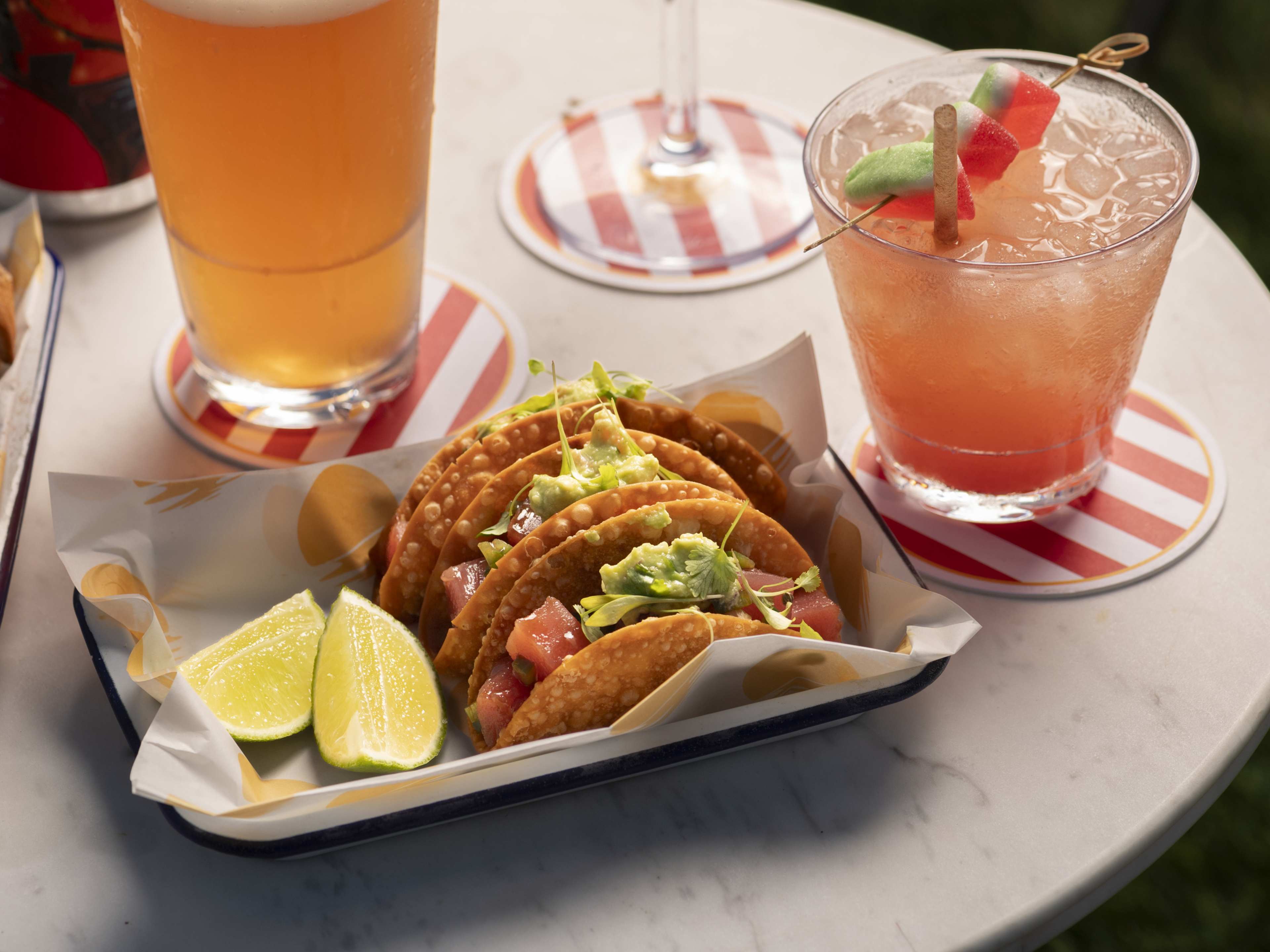 tuna tartare tacos and cocktails on a table