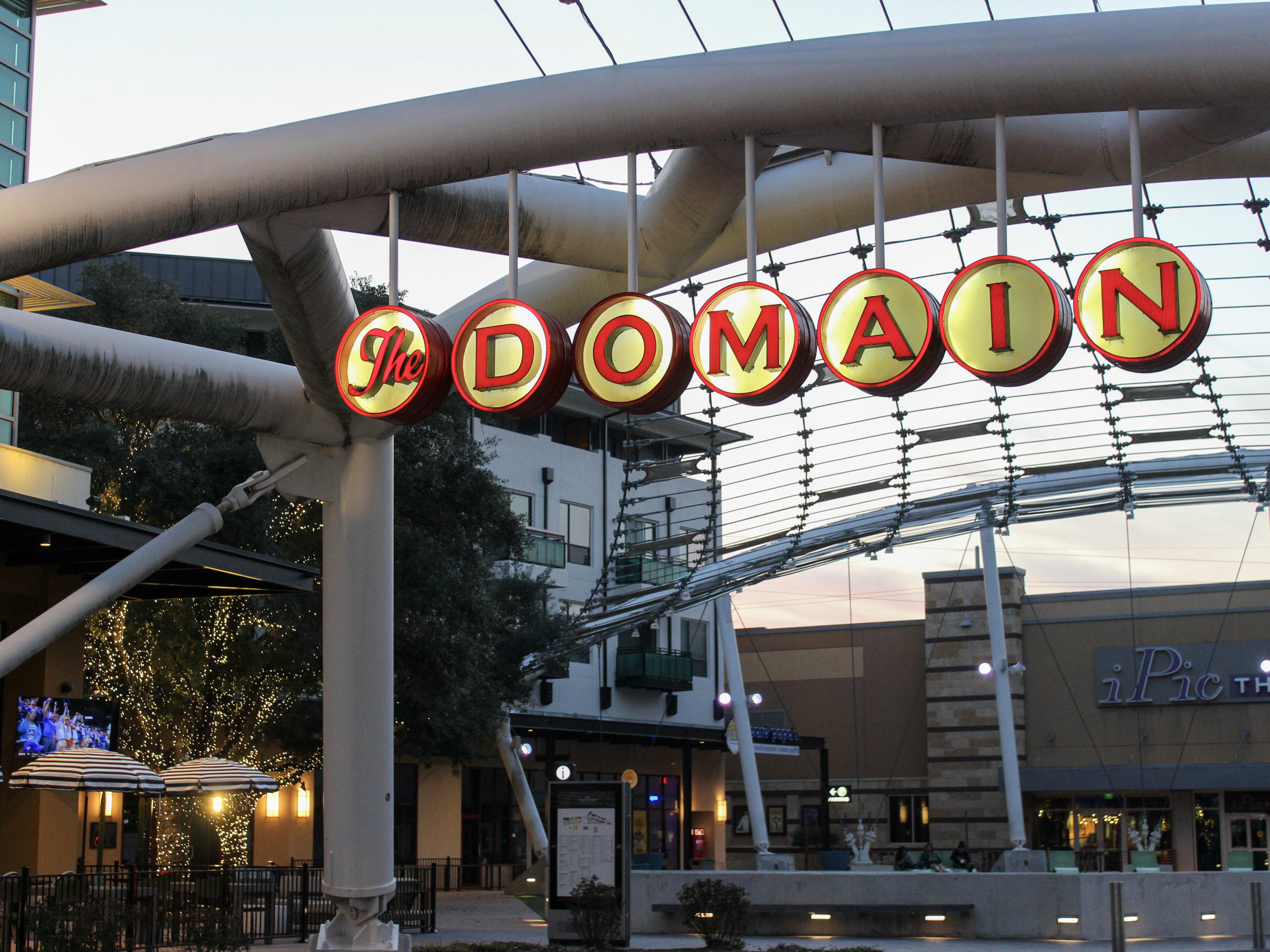 Where To Eat At The Domain guide image