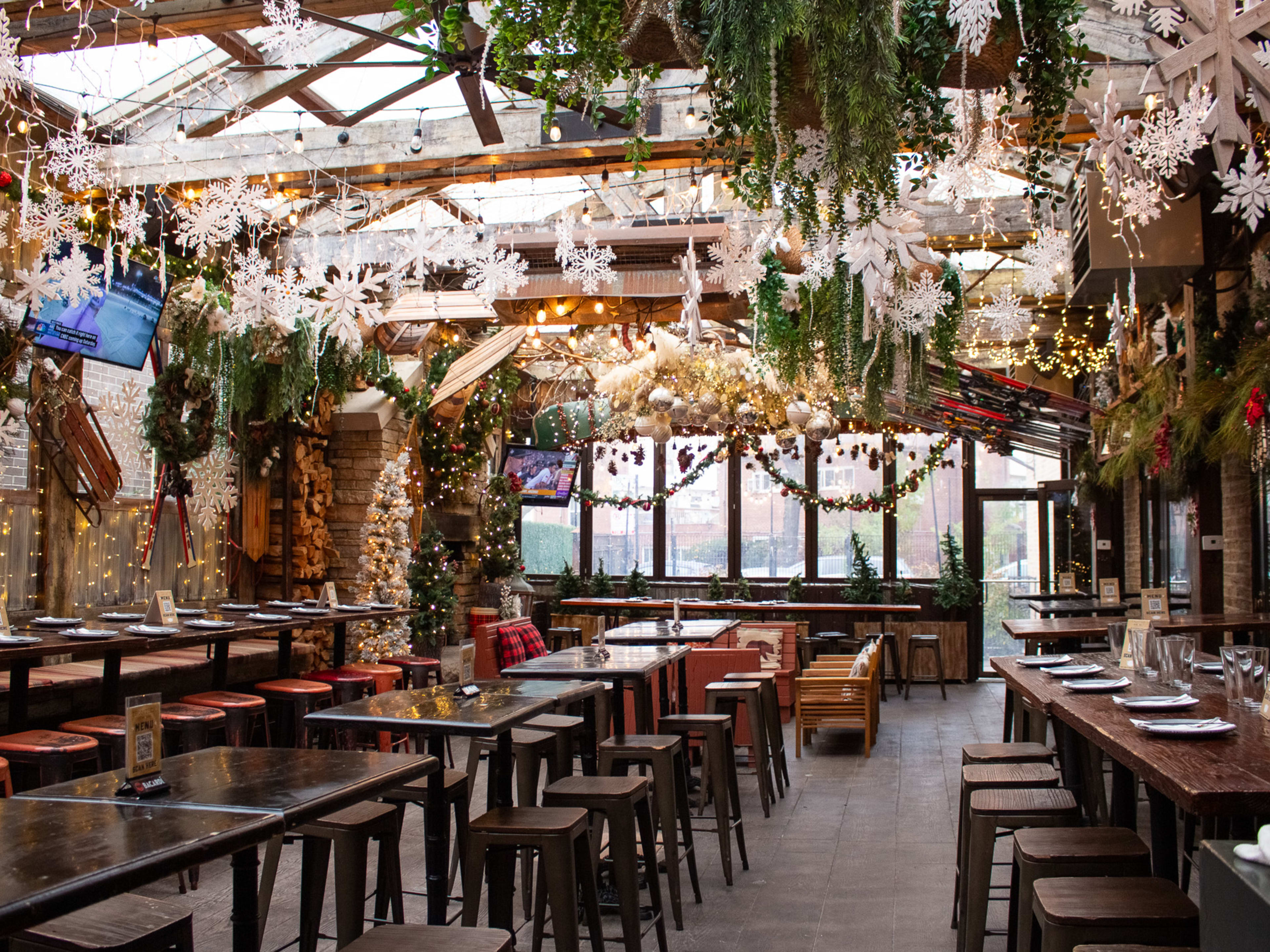 5 Chicago Restaurants Where You Can Pretend You're In A Holiday Movie
