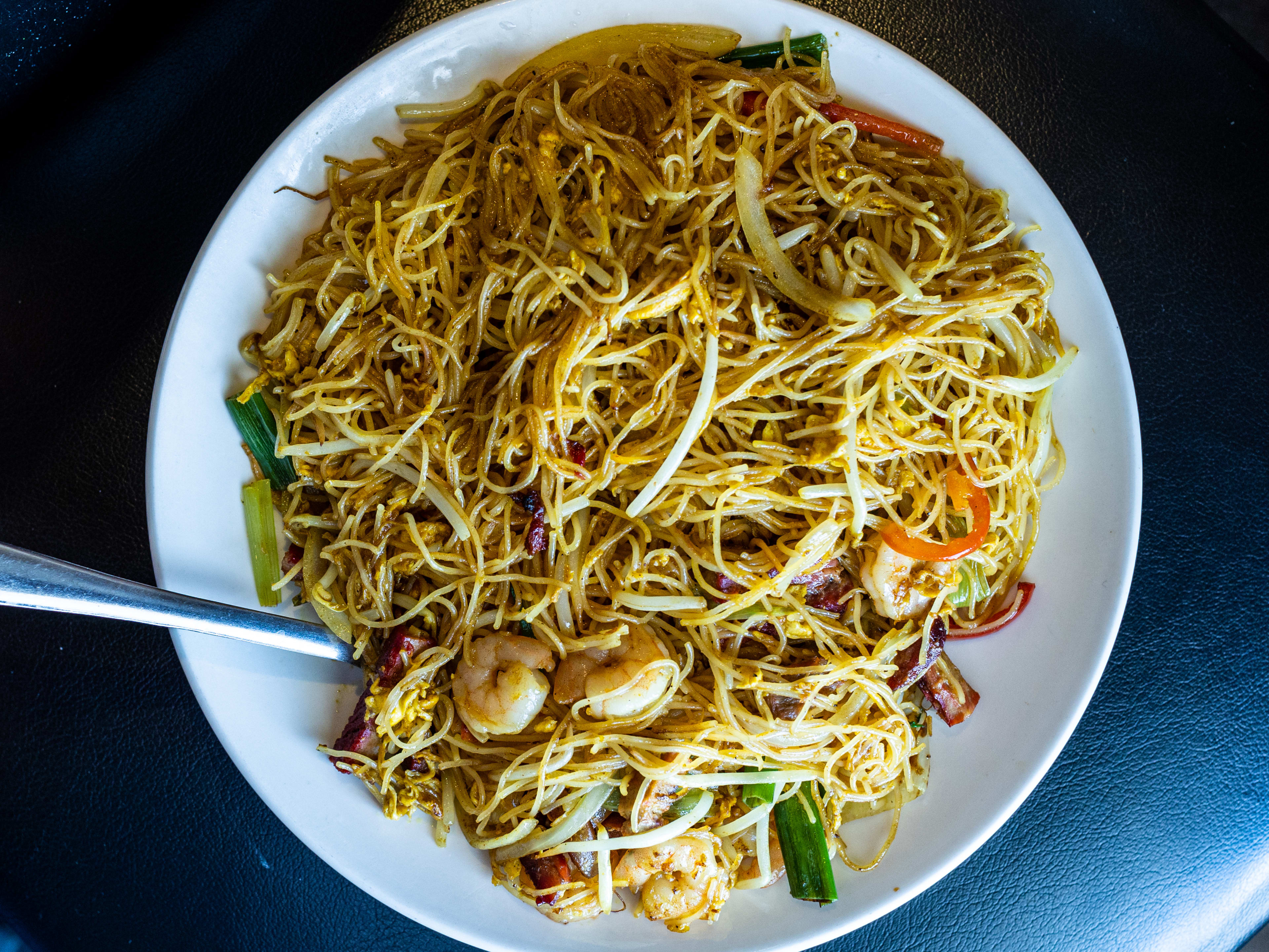 stir fry Singapore rice vermicelli noodles.