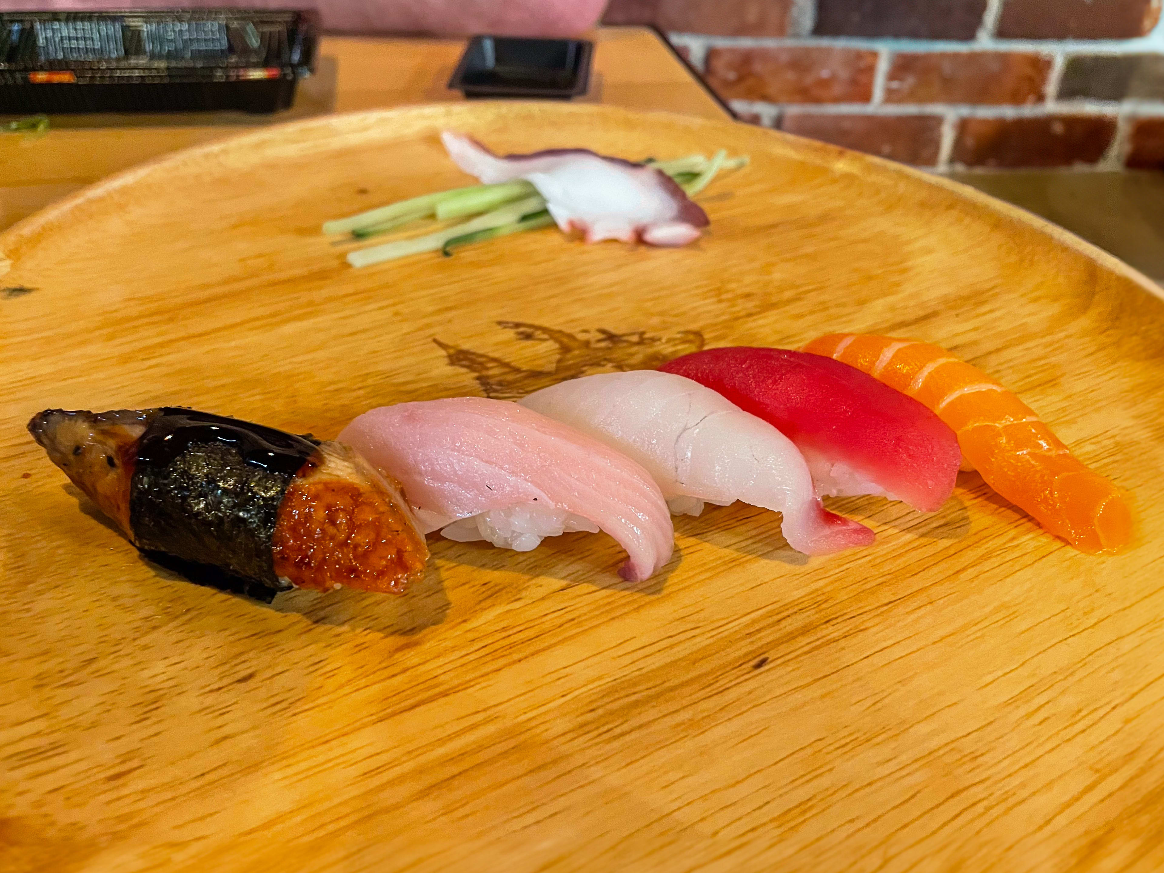 Five pieces of nigiri