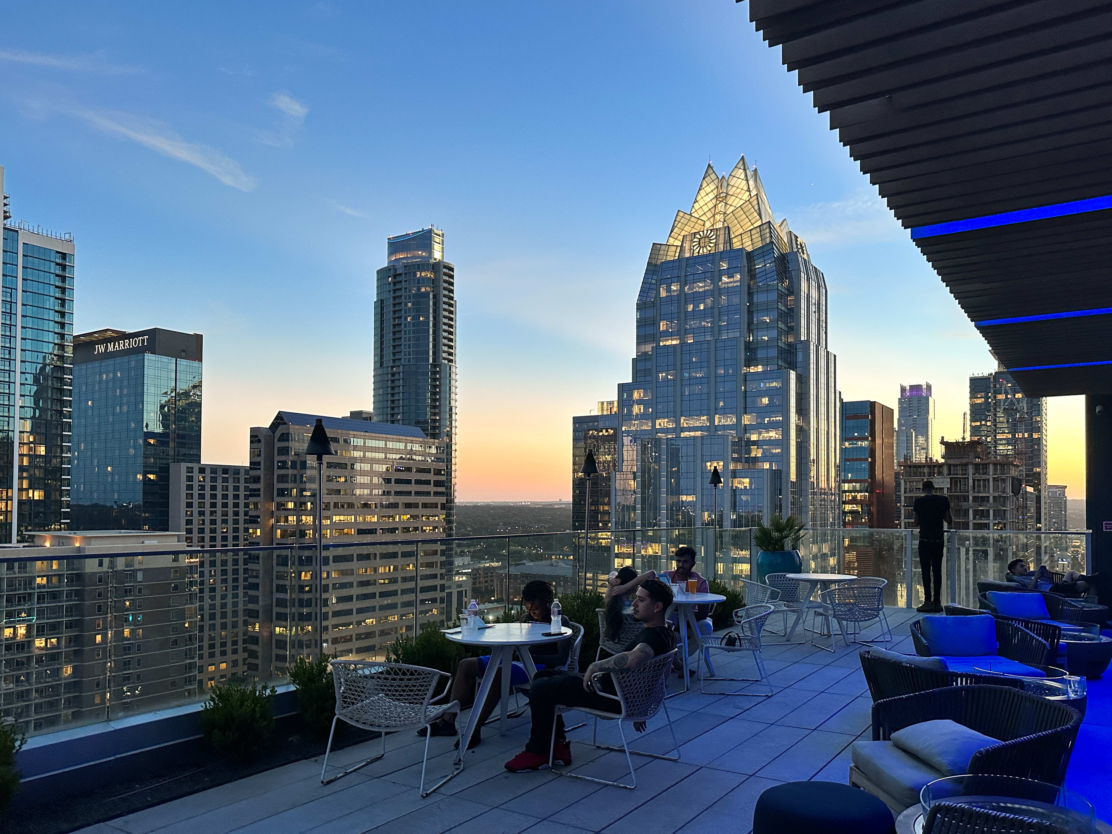 The 8 Best Rooftop Bars In Austin Austin The Infatuation