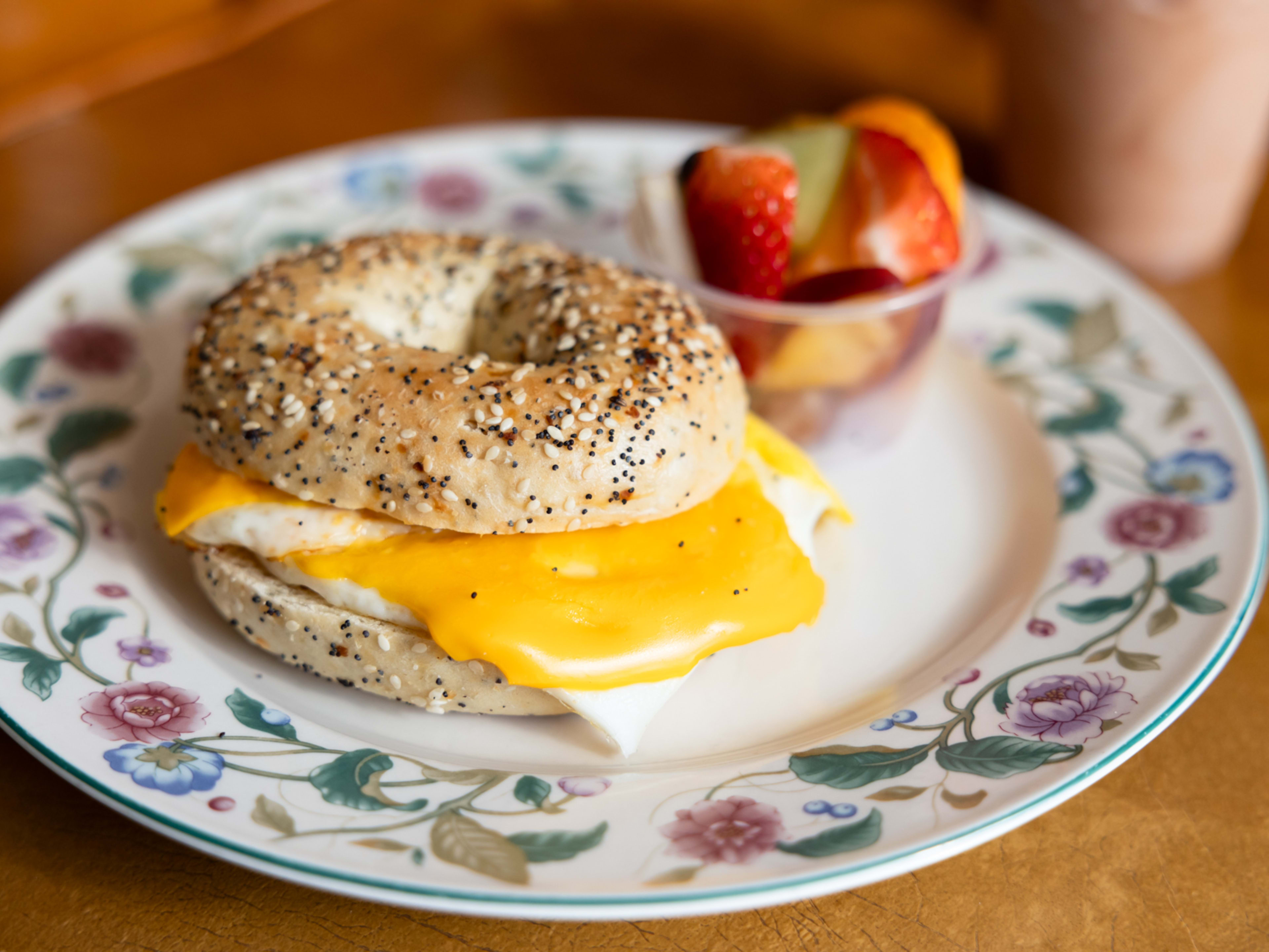 egg and cheese bagel sandwich