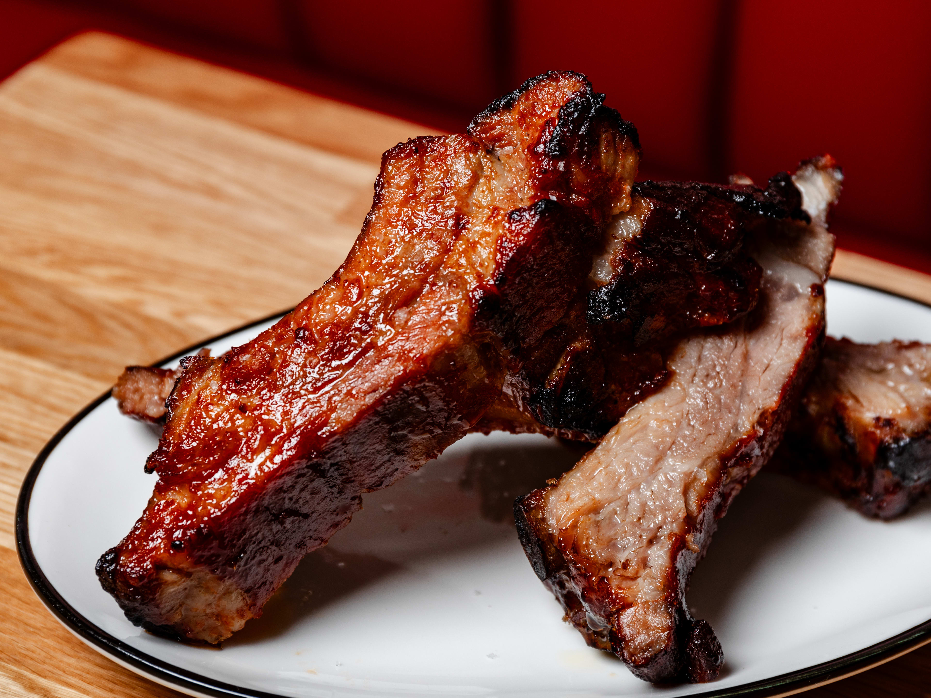 Xuntos costillas con salsa barbacoa