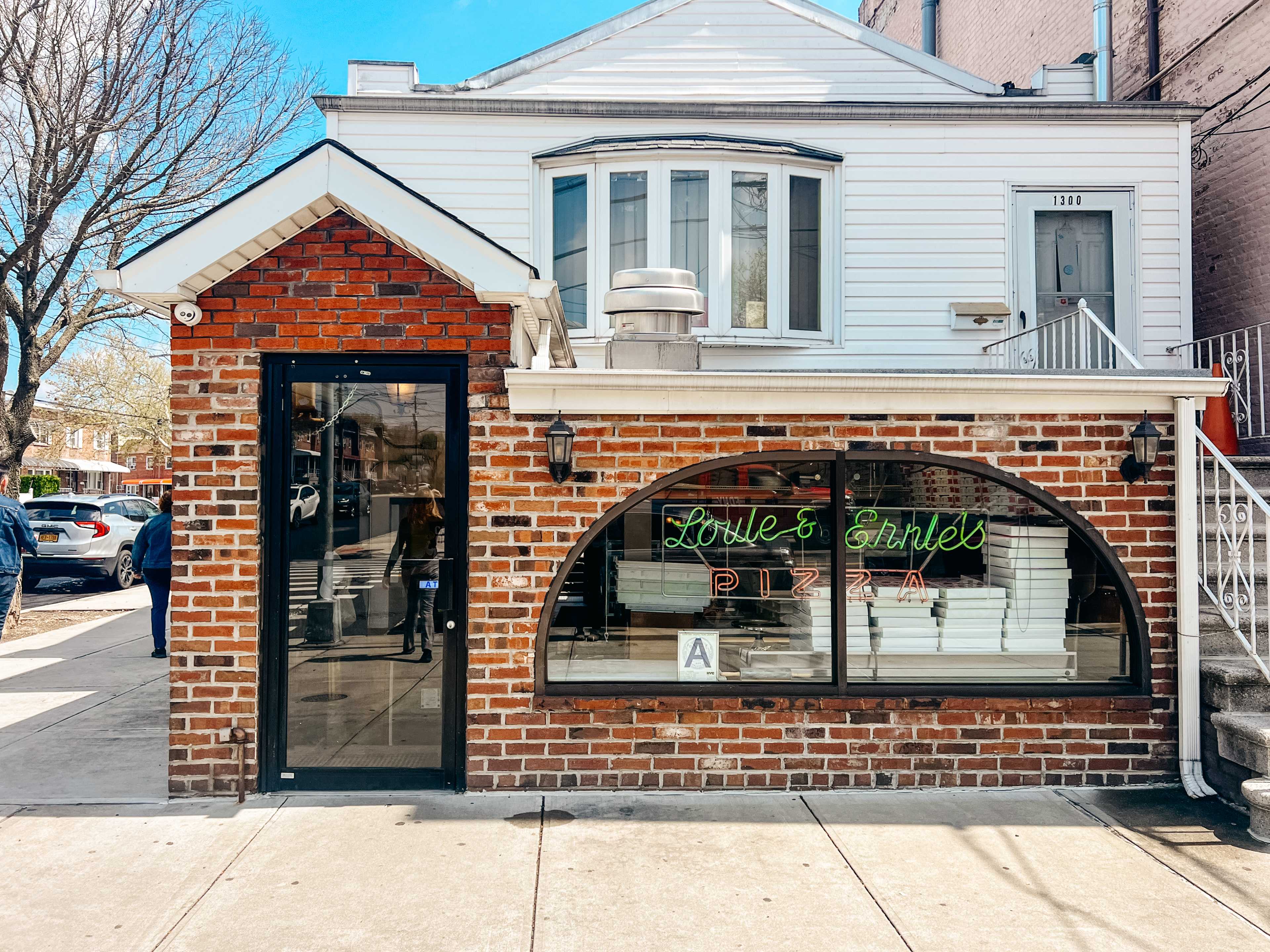 The exterior of Louise & Ernie's.