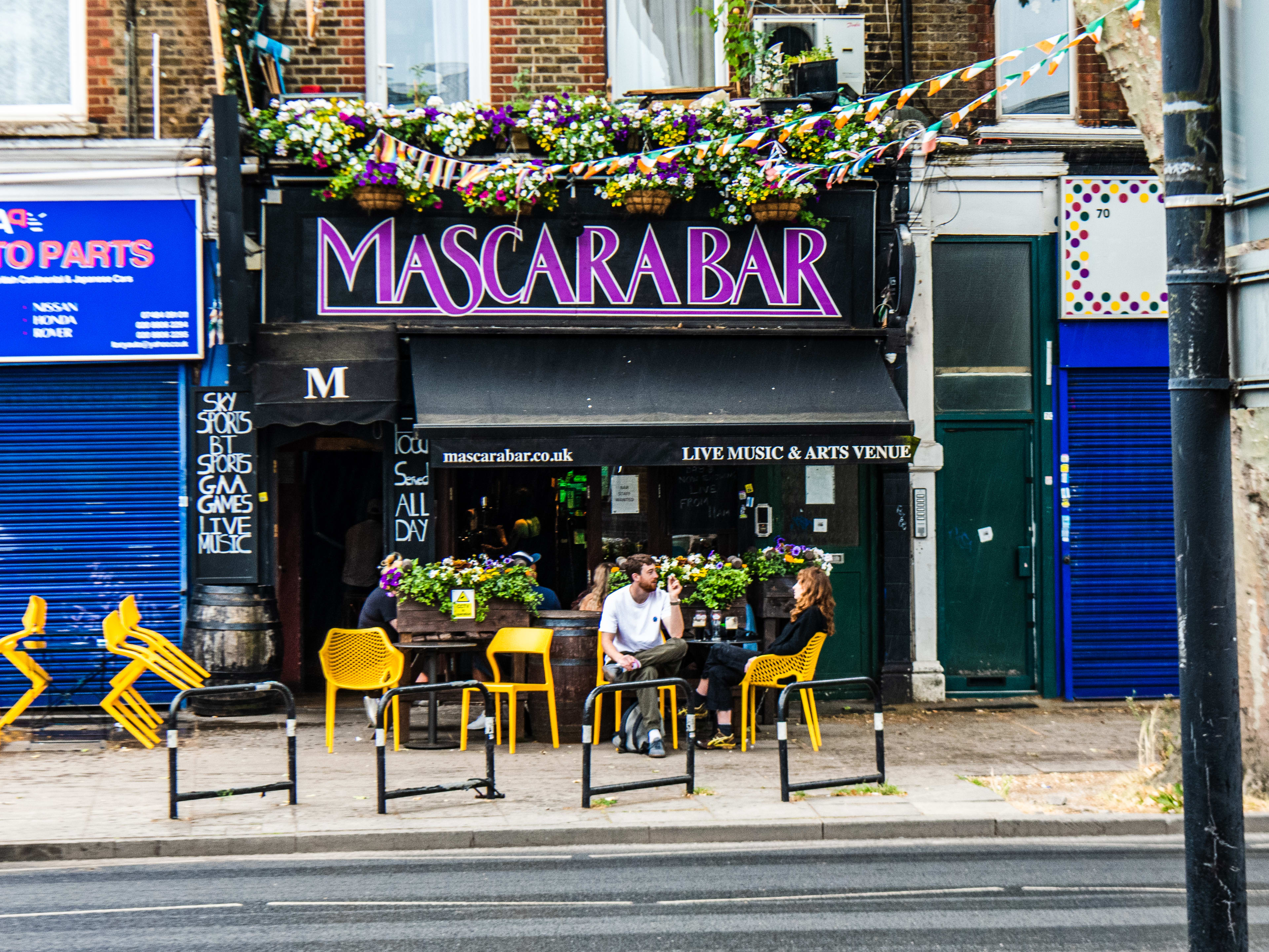 Mascara Bar image