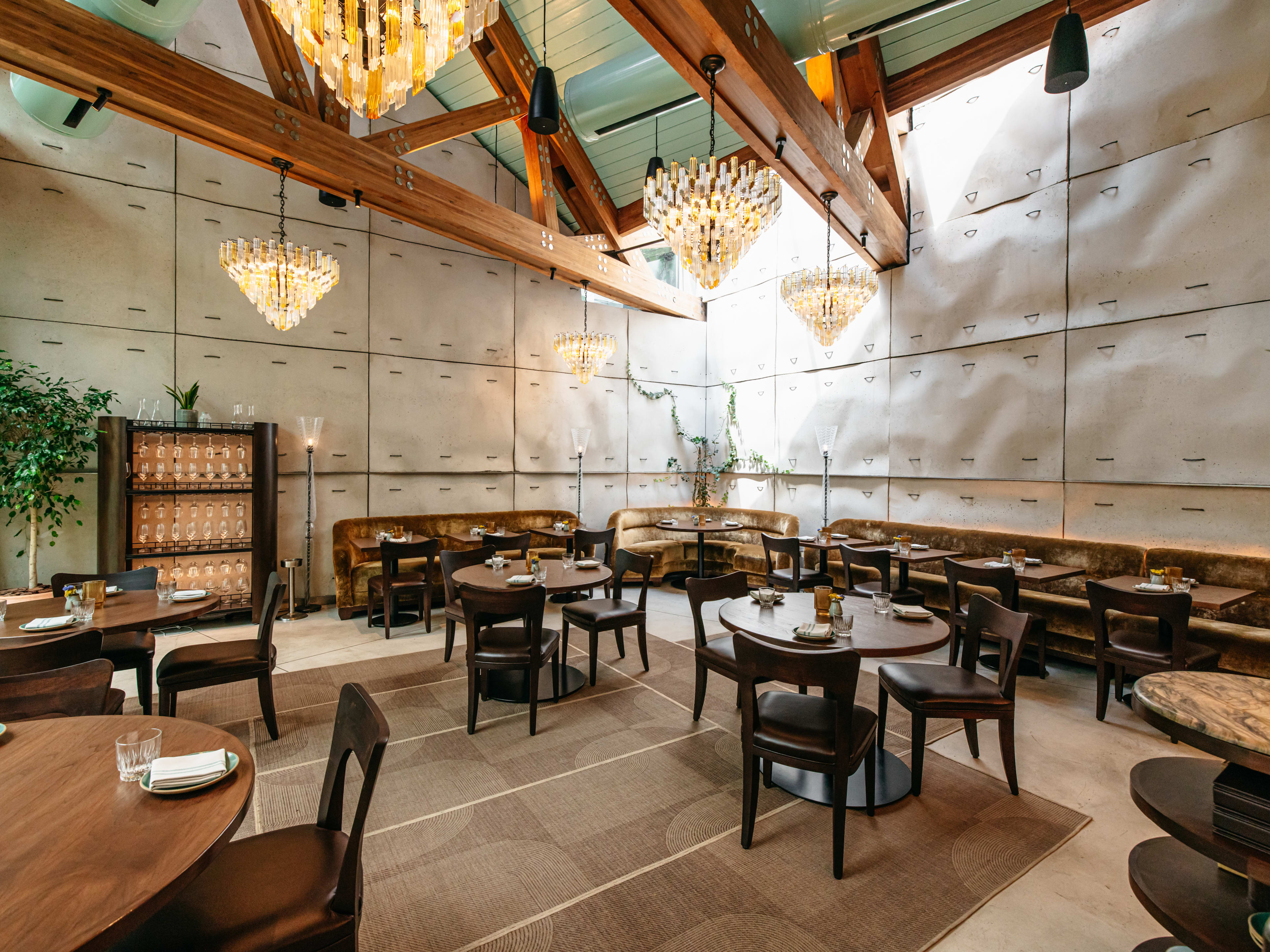 A big, fancy dining room with chandeliers and high ceilings.