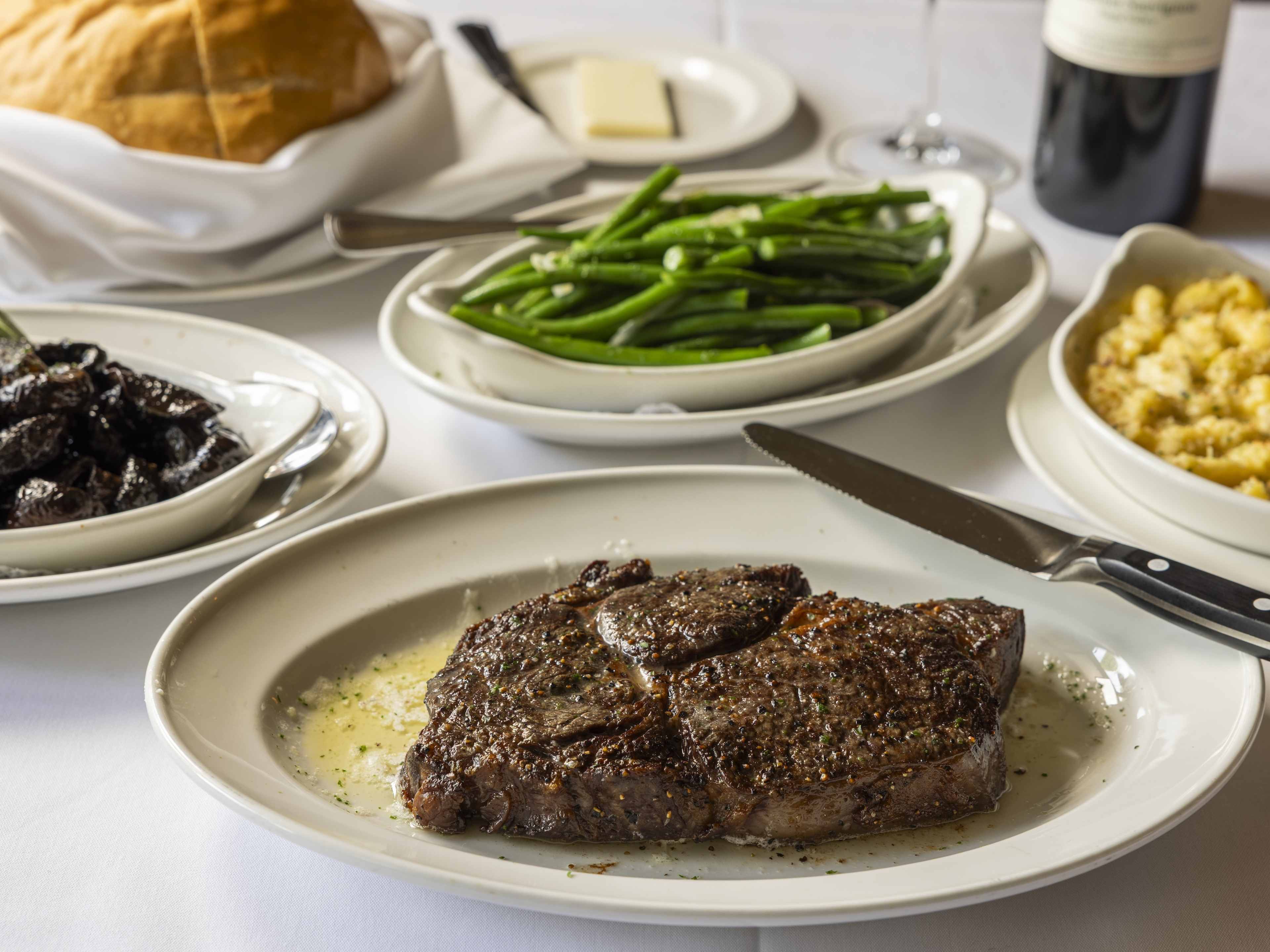 Steaks, crab cakes, service—almost everything is perfect at Pappas Bros ...