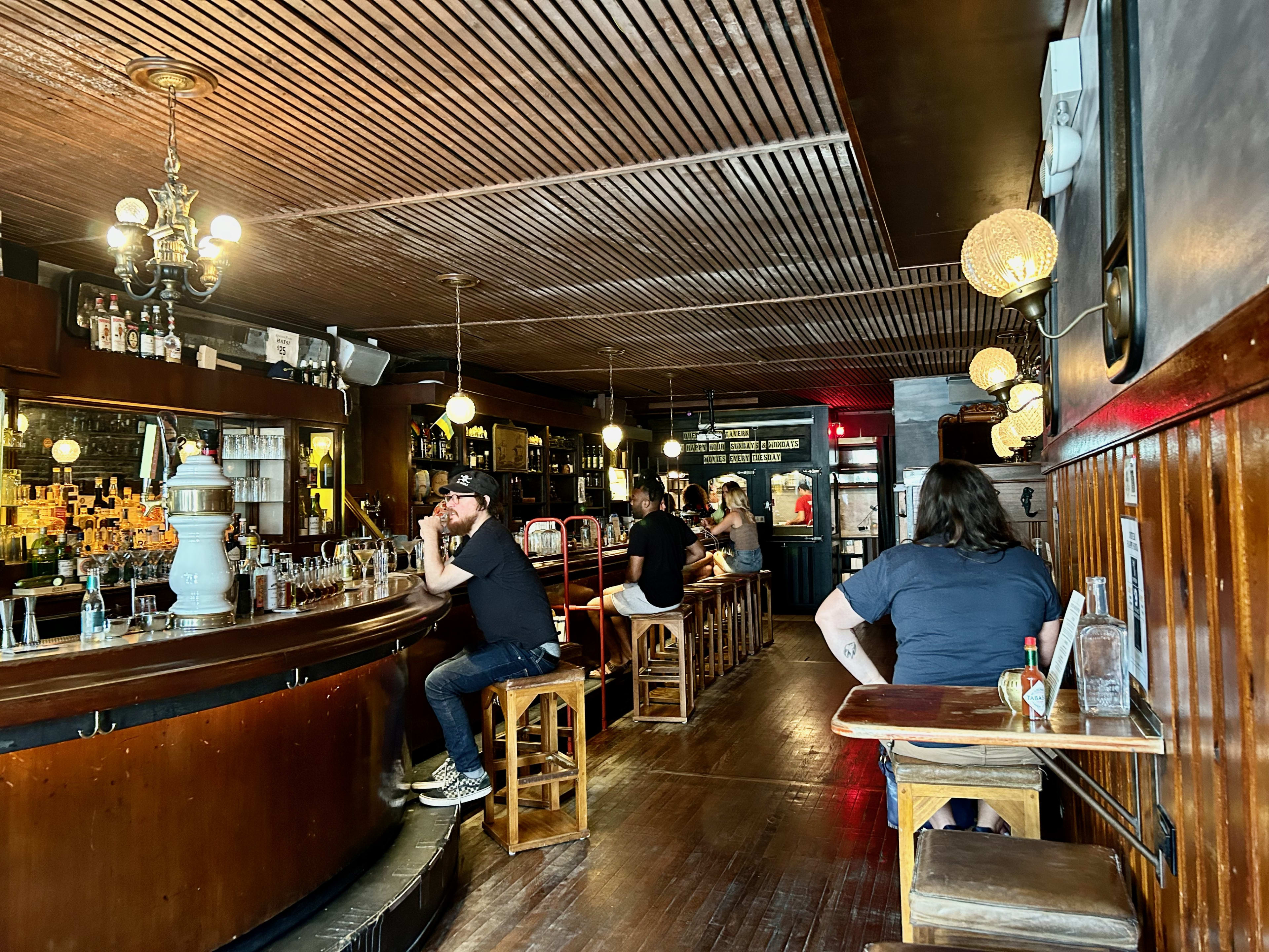 Queen Mary Tavern review image