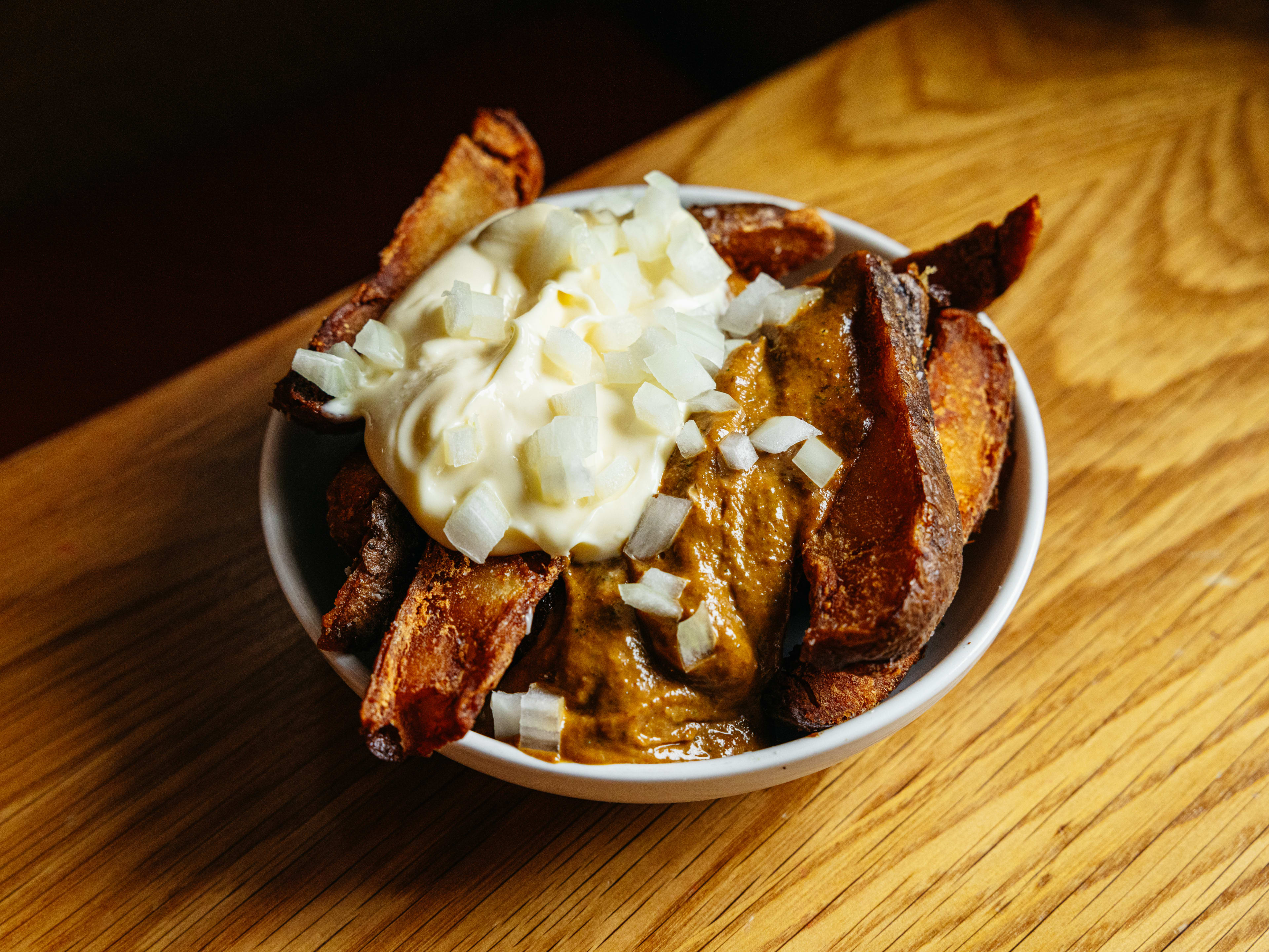 potato wedges with mayo and spicy peanut sauce