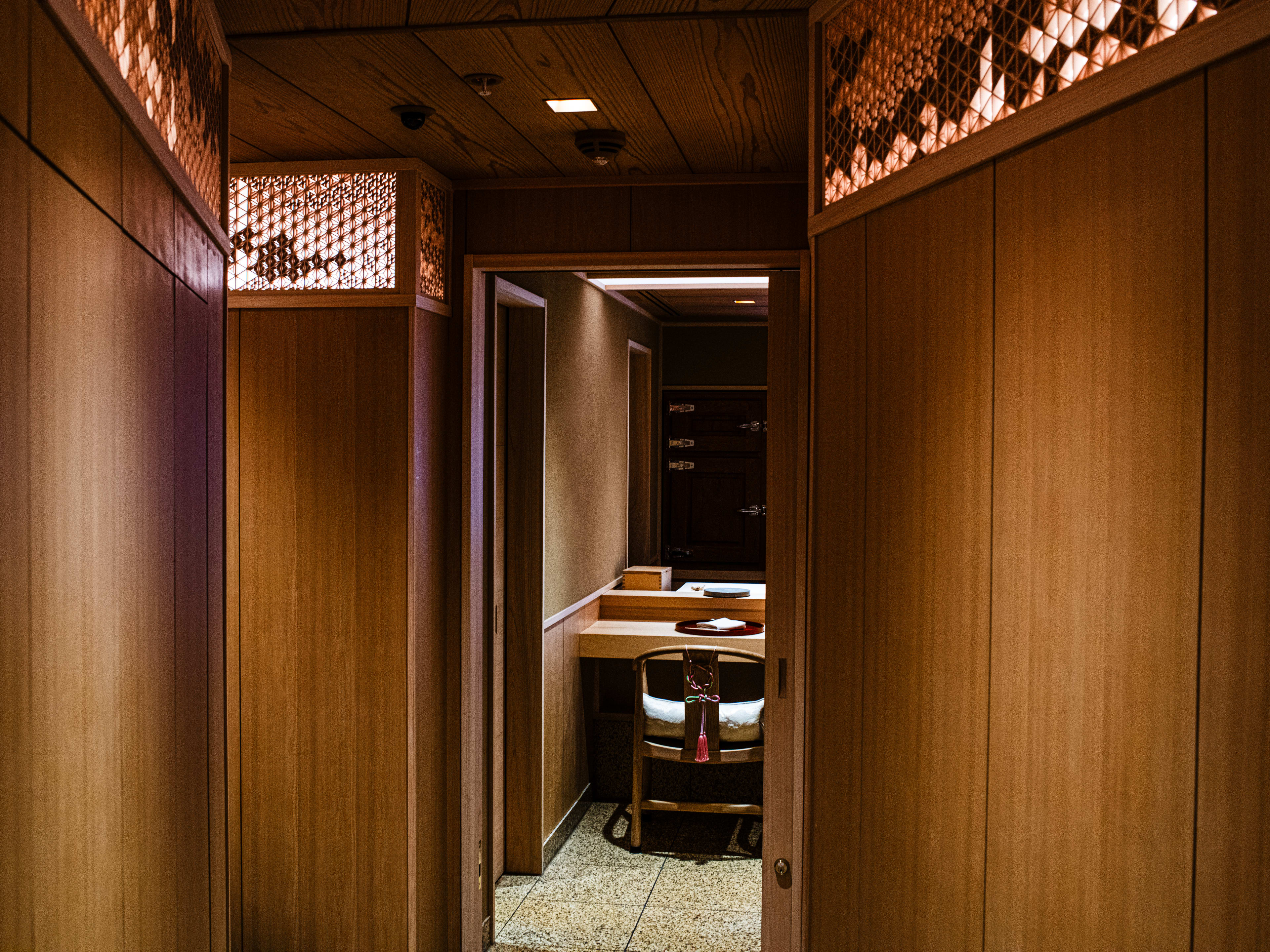 The corridor to the dining room at Sushi Kanesaka.