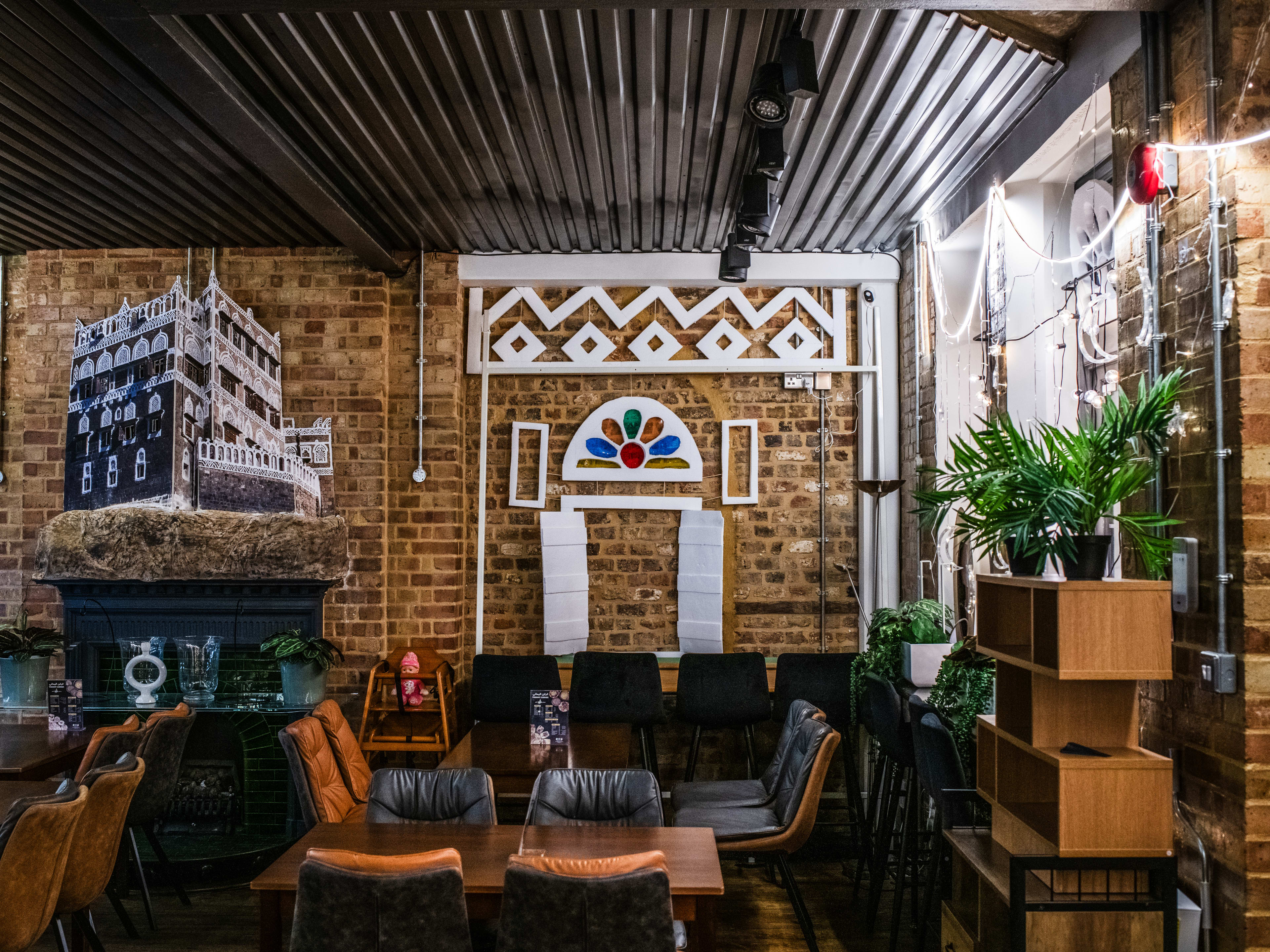 Interior of a restaurant with Yemeni decoration.