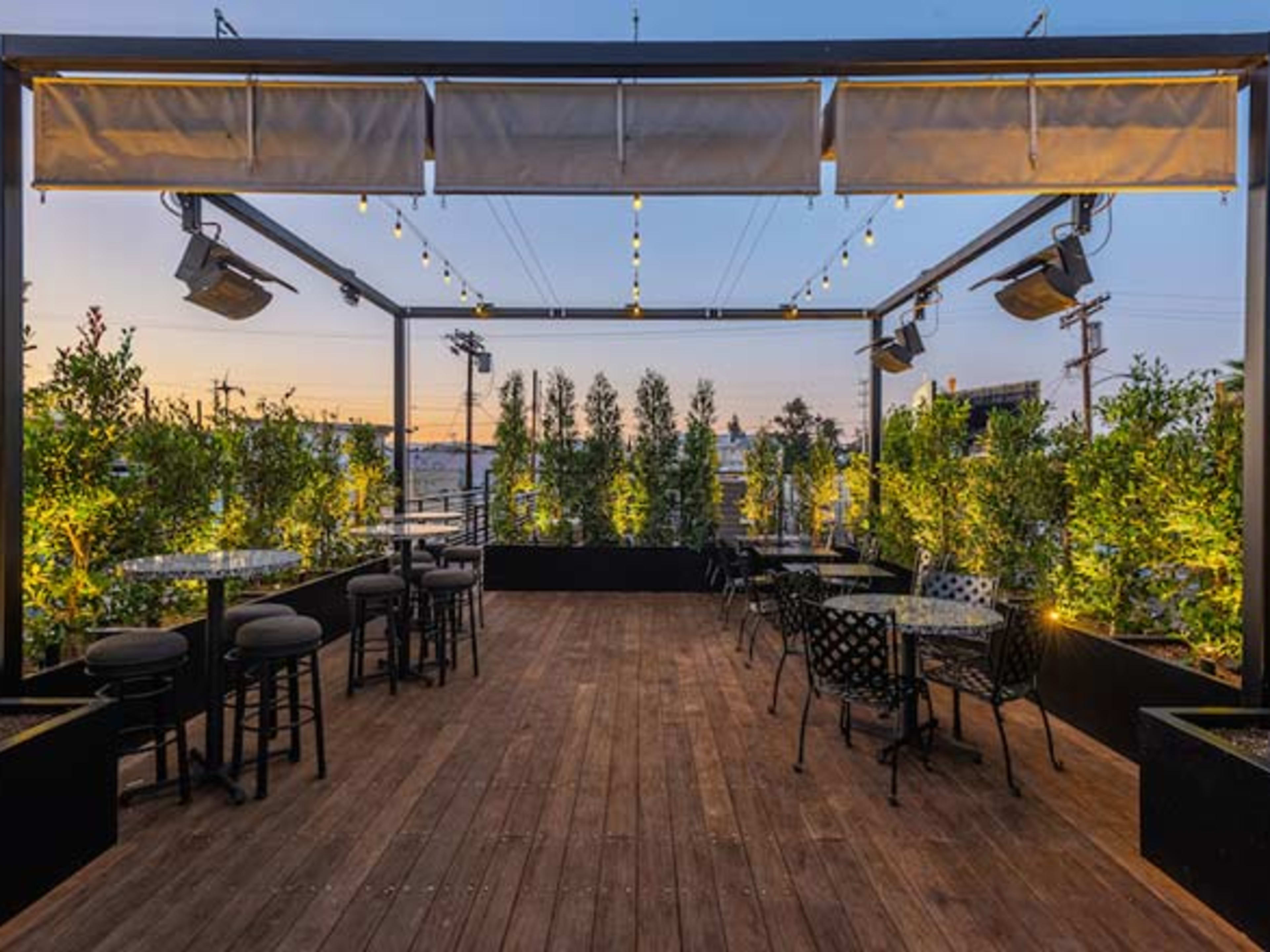 The 13 Best LA Bars For A First Date Los Angeles The Infatuation