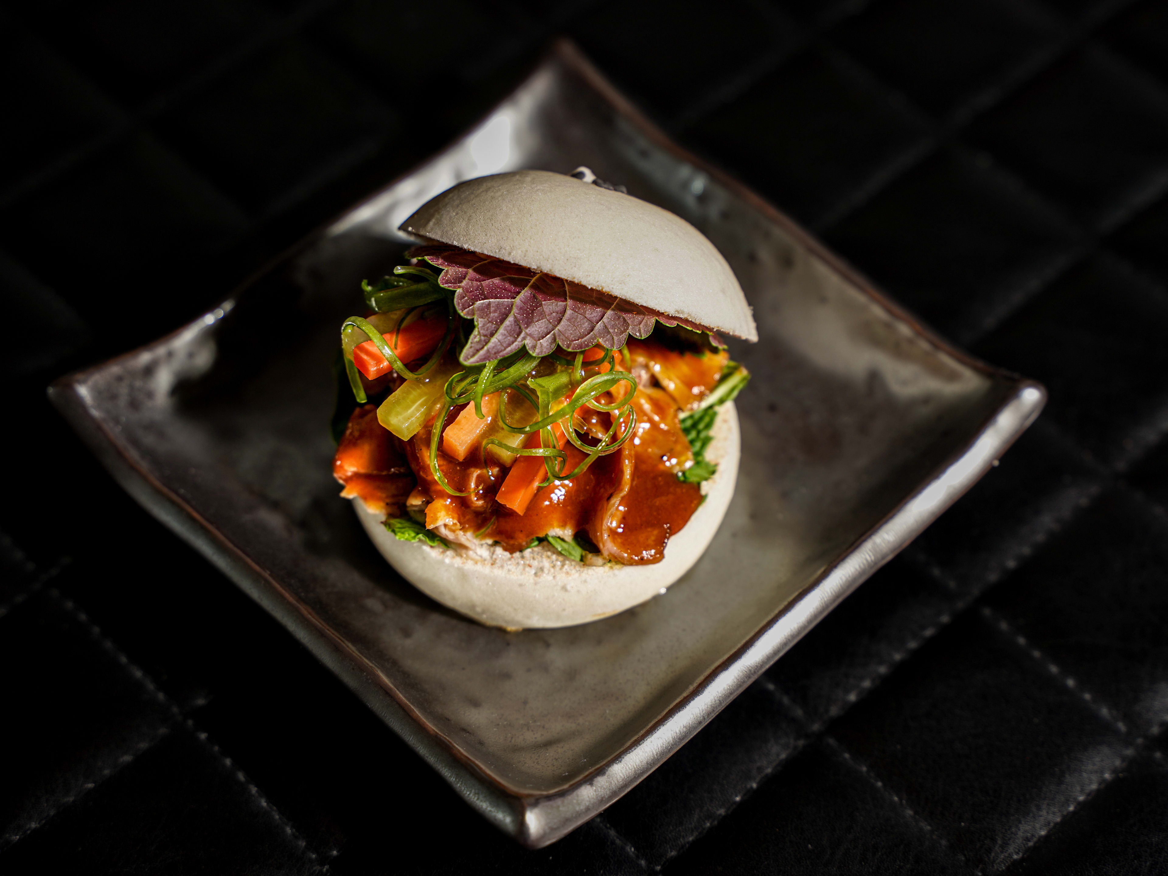 mini bao with vegetables and leaf