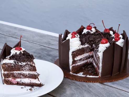 Red Ribbon Bakeshop by Eun Hee Kwon