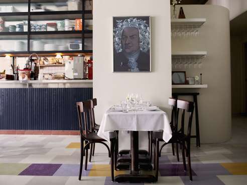 Daphne's by Mateo Ruiz Gonzalez