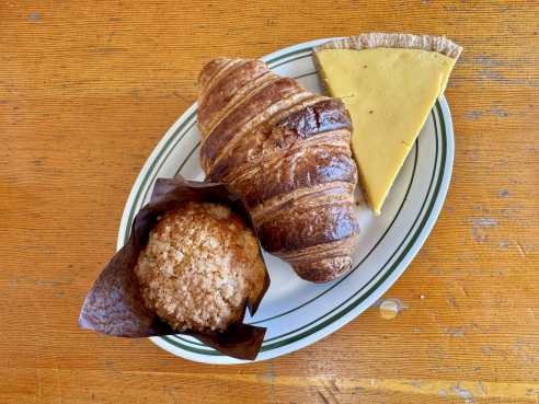 Luna Bakery by Brant Cox